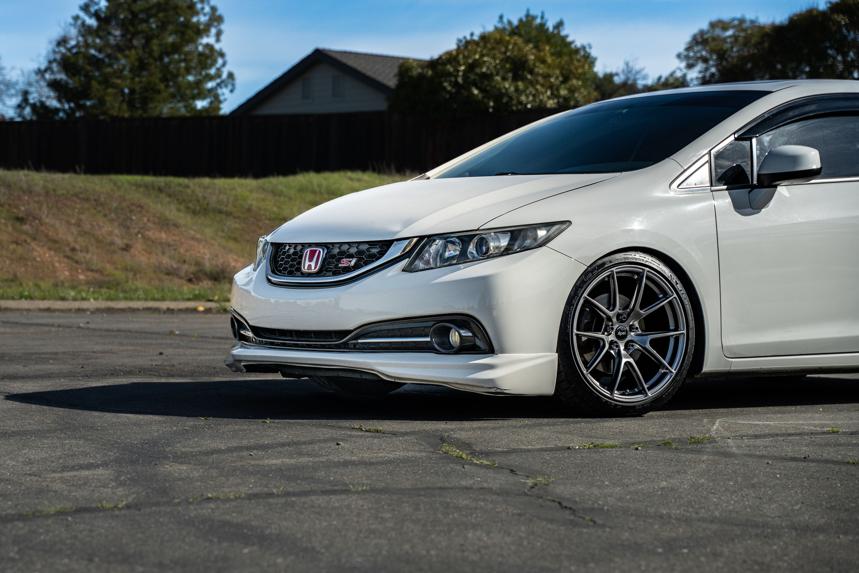 White Honda 9th Gen Civic with 18" VS-5 Apex wheels in Hyper Black