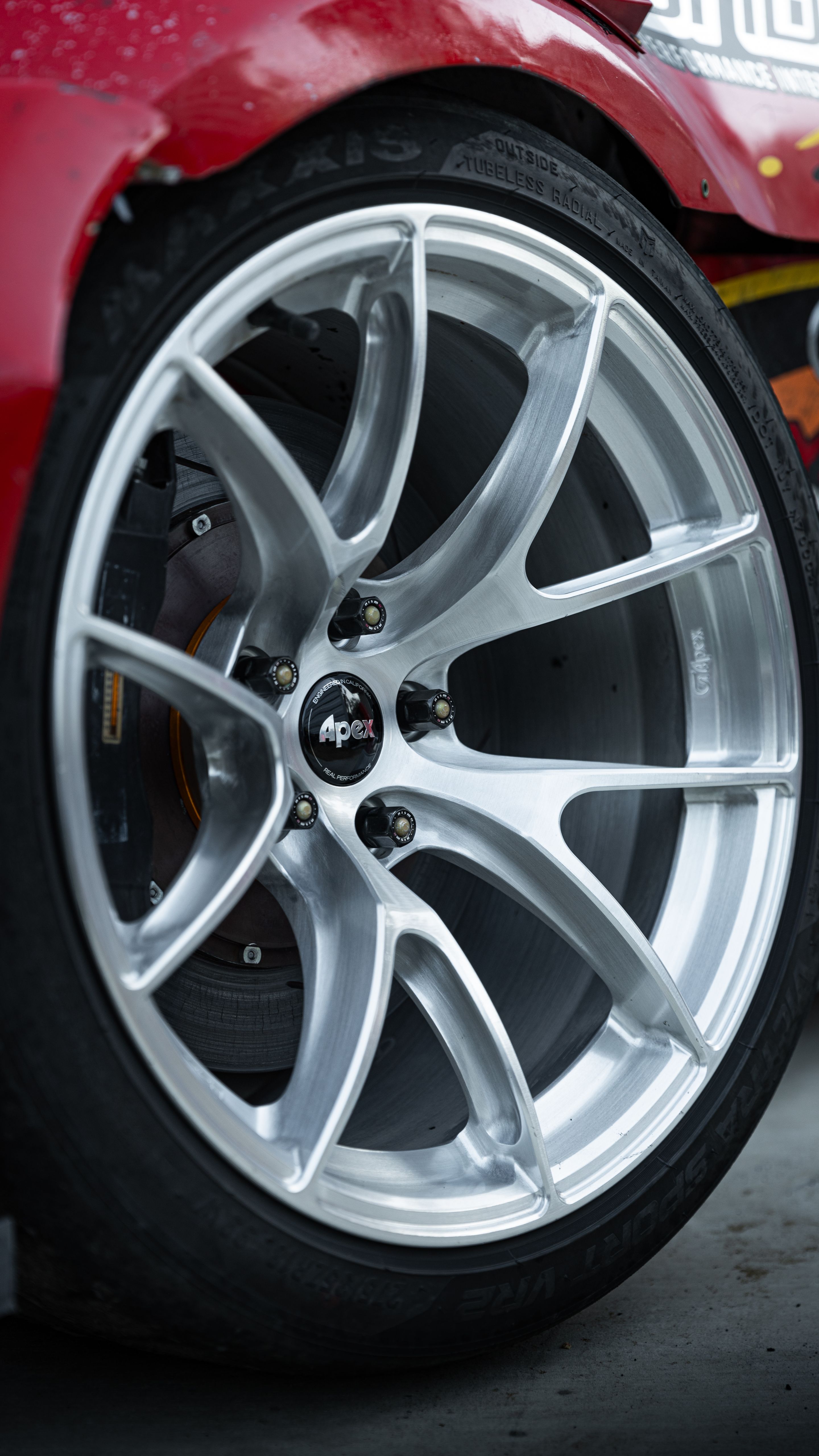 Race Livery Nissan 350Z with 18" VS-5RS Apex wheels in Brushed Clear