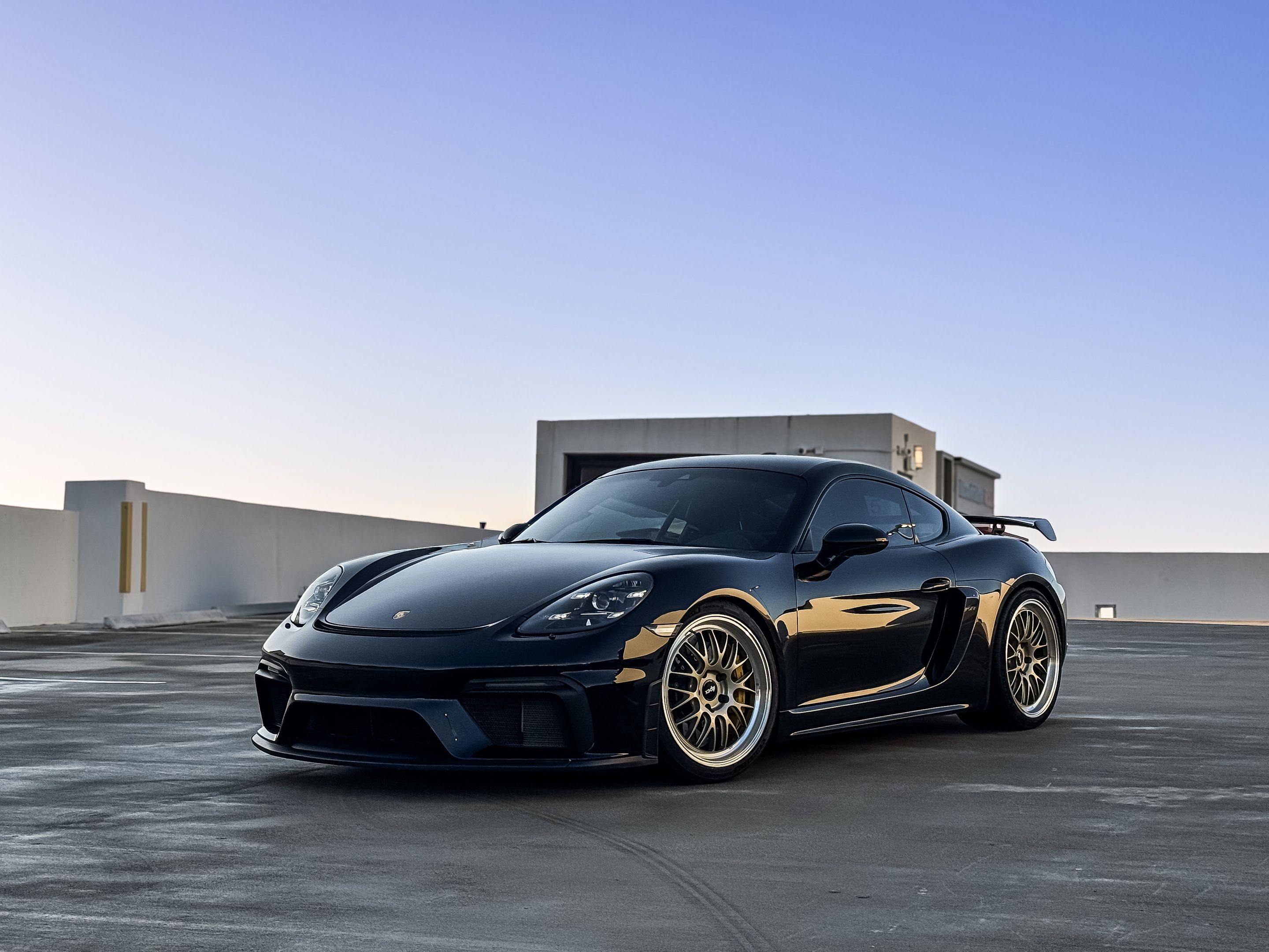 Black Porsche 718 Cayman GT4 with 20" ML-10RT Apex wheels in Machined Lip Gloss Motorsport Gold