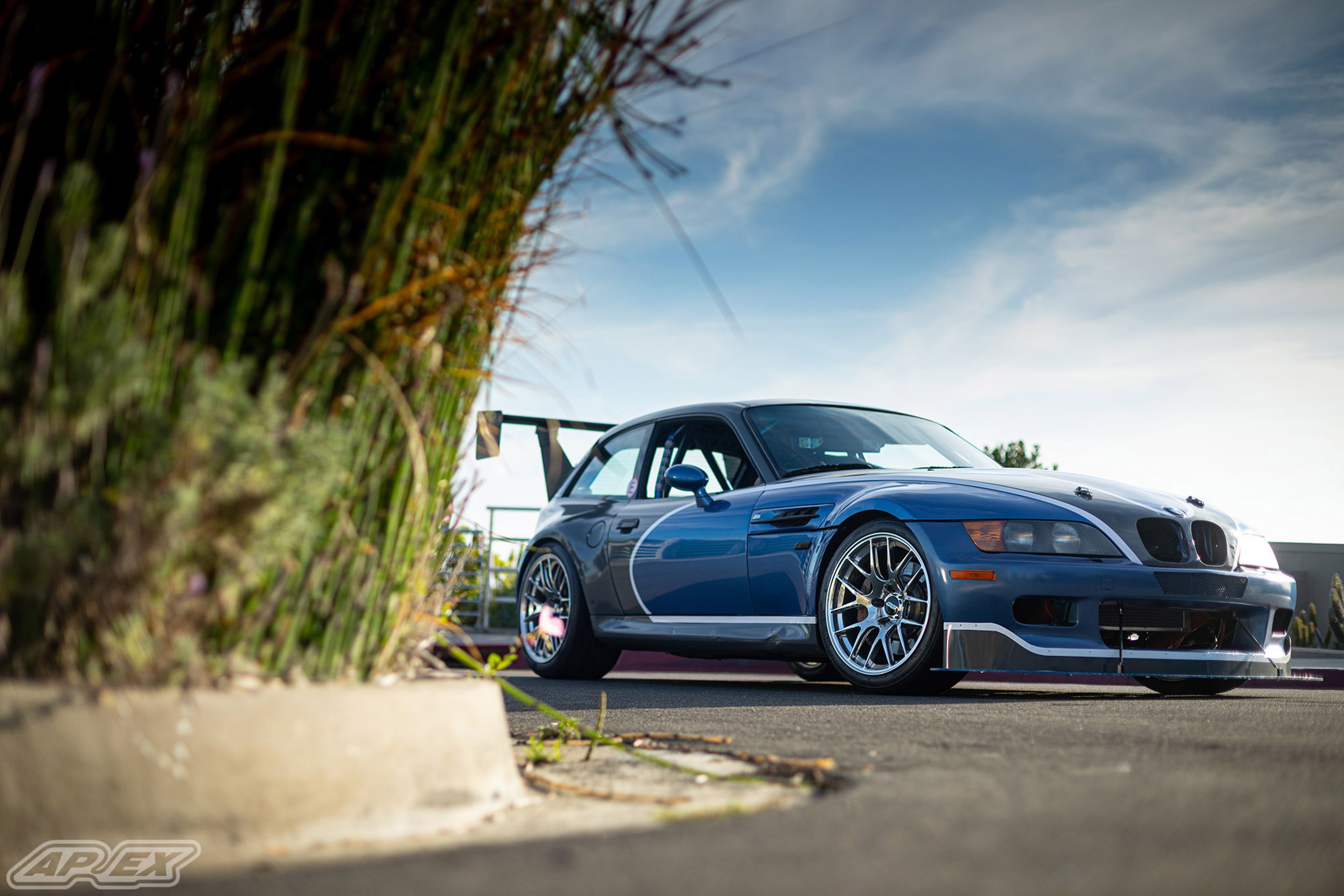 Blue BMW E36/8 Coupe Z3 M with 18" EC-7R Apex wheels in Polished