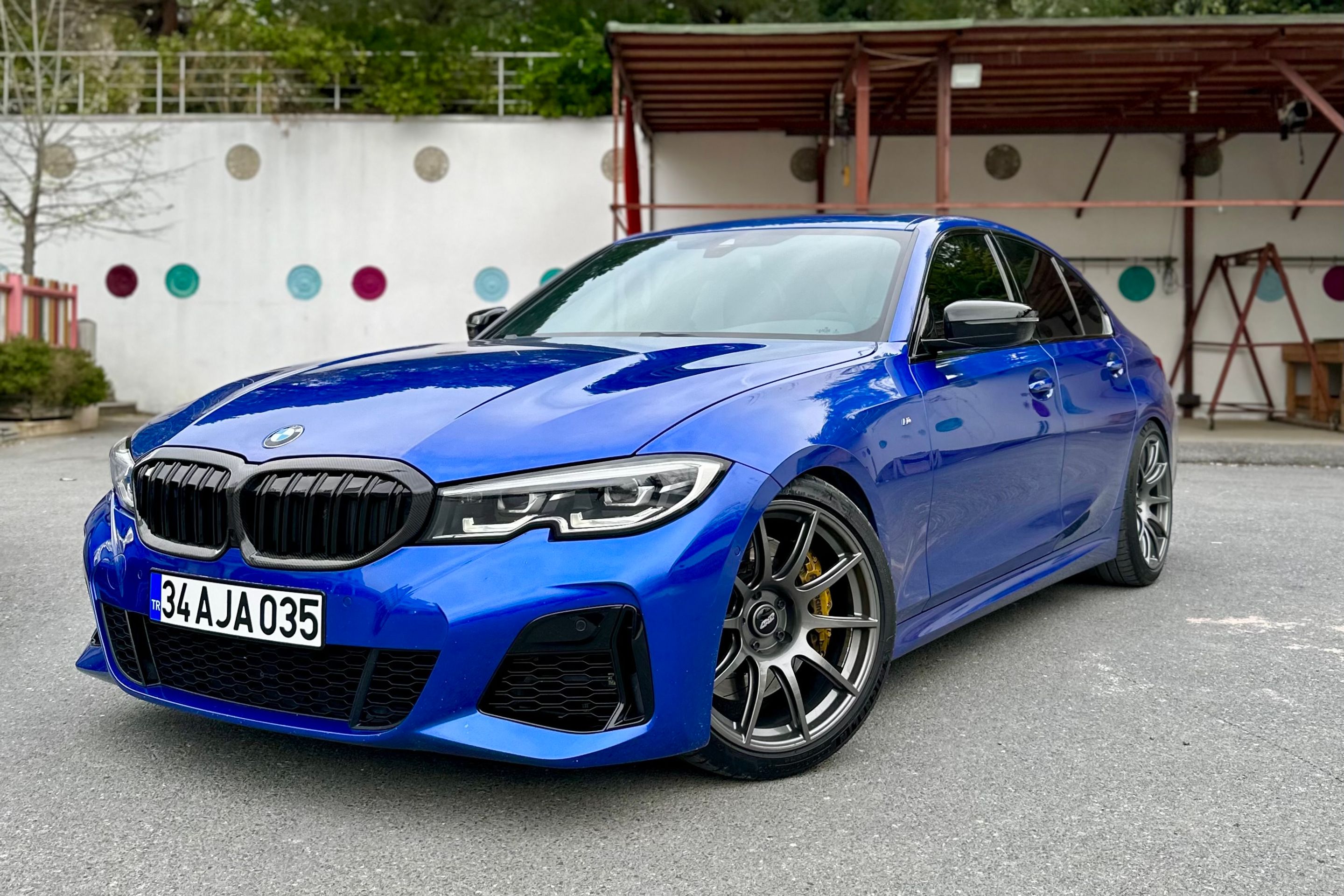 Blue BMW G20 Sedan 3 Series with 19" SM-10 Apex wheels in Anthracite