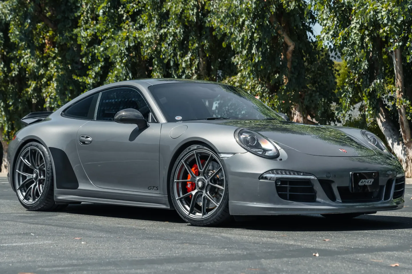 Porsche 911 991.1 Carrera GTS with 20