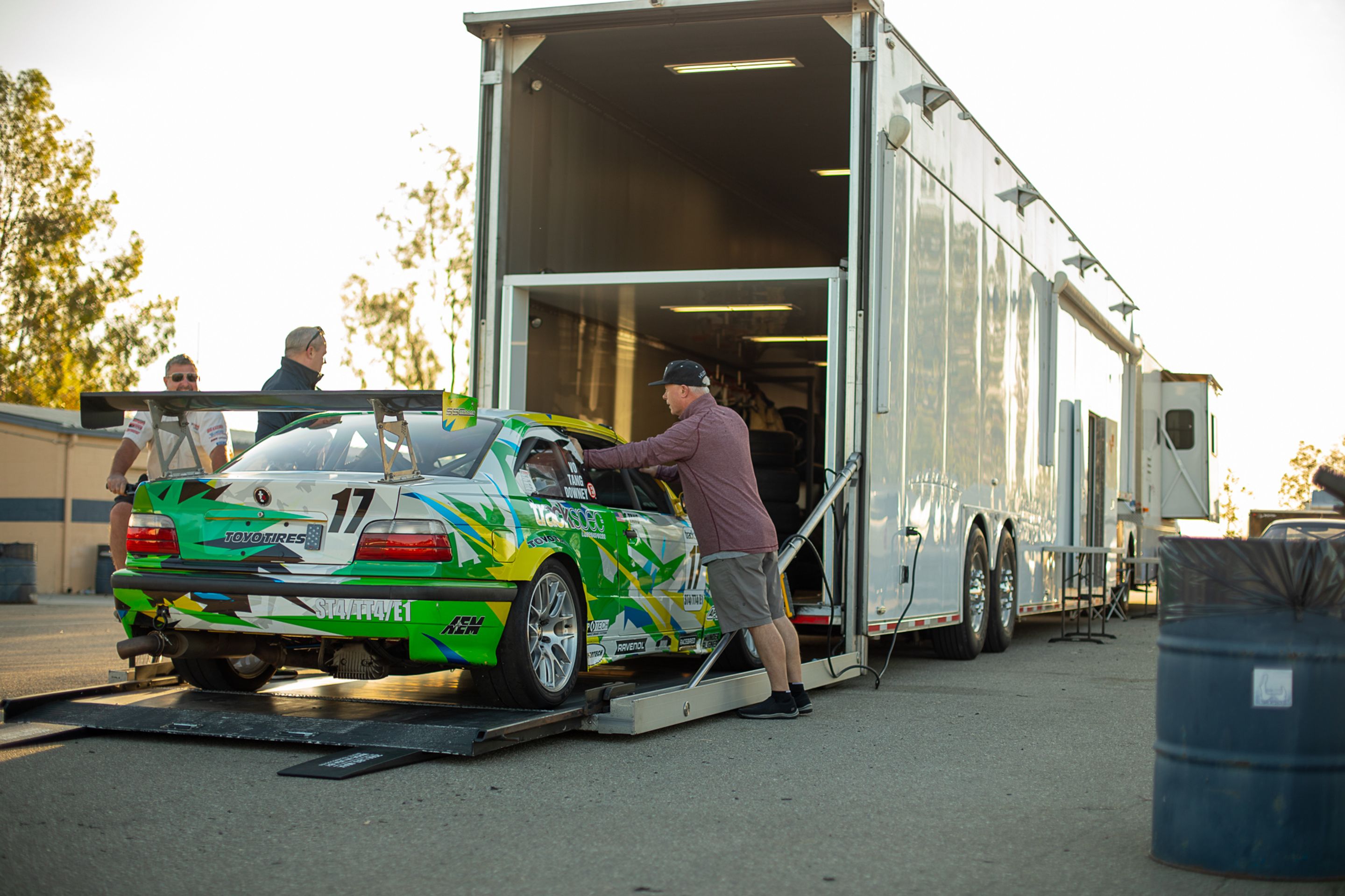 Race Livery BMW E36 M3 with 18" EC-7R Apex wheels in Brushed Clear