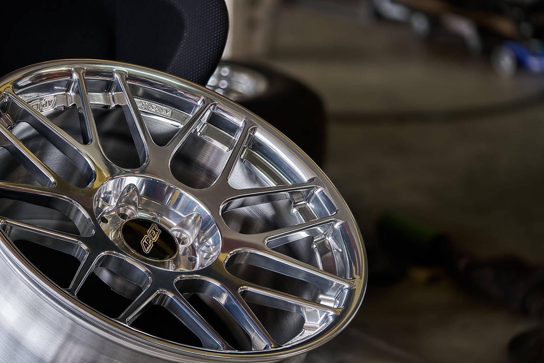 White Porsche 911 996 GT2 with 20" VS-5RS Apex wheels in Brushed Clear