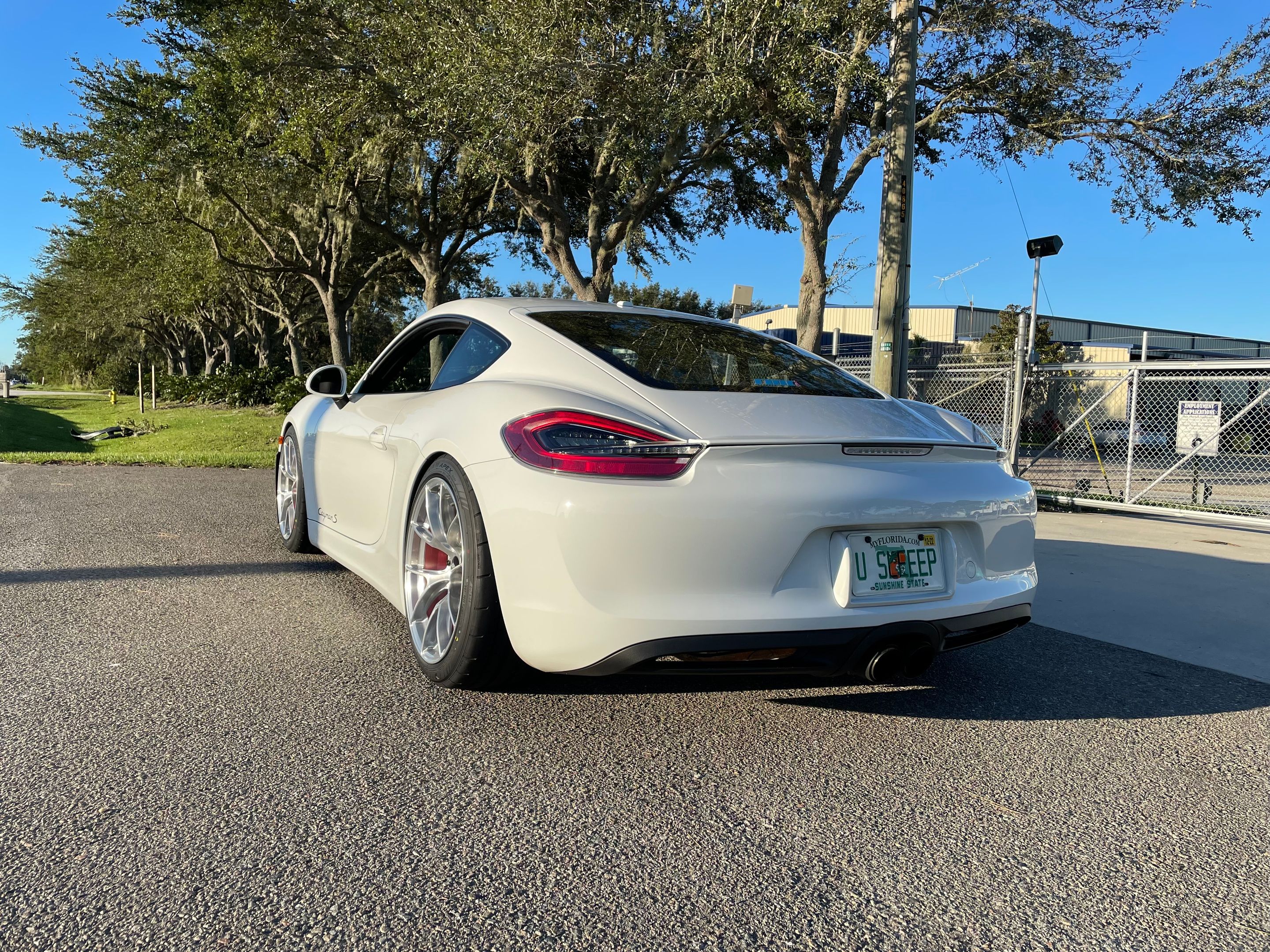 White Porsche 981 Cayman S with 19" VS-5RS Apex wheels in Brushed Clear