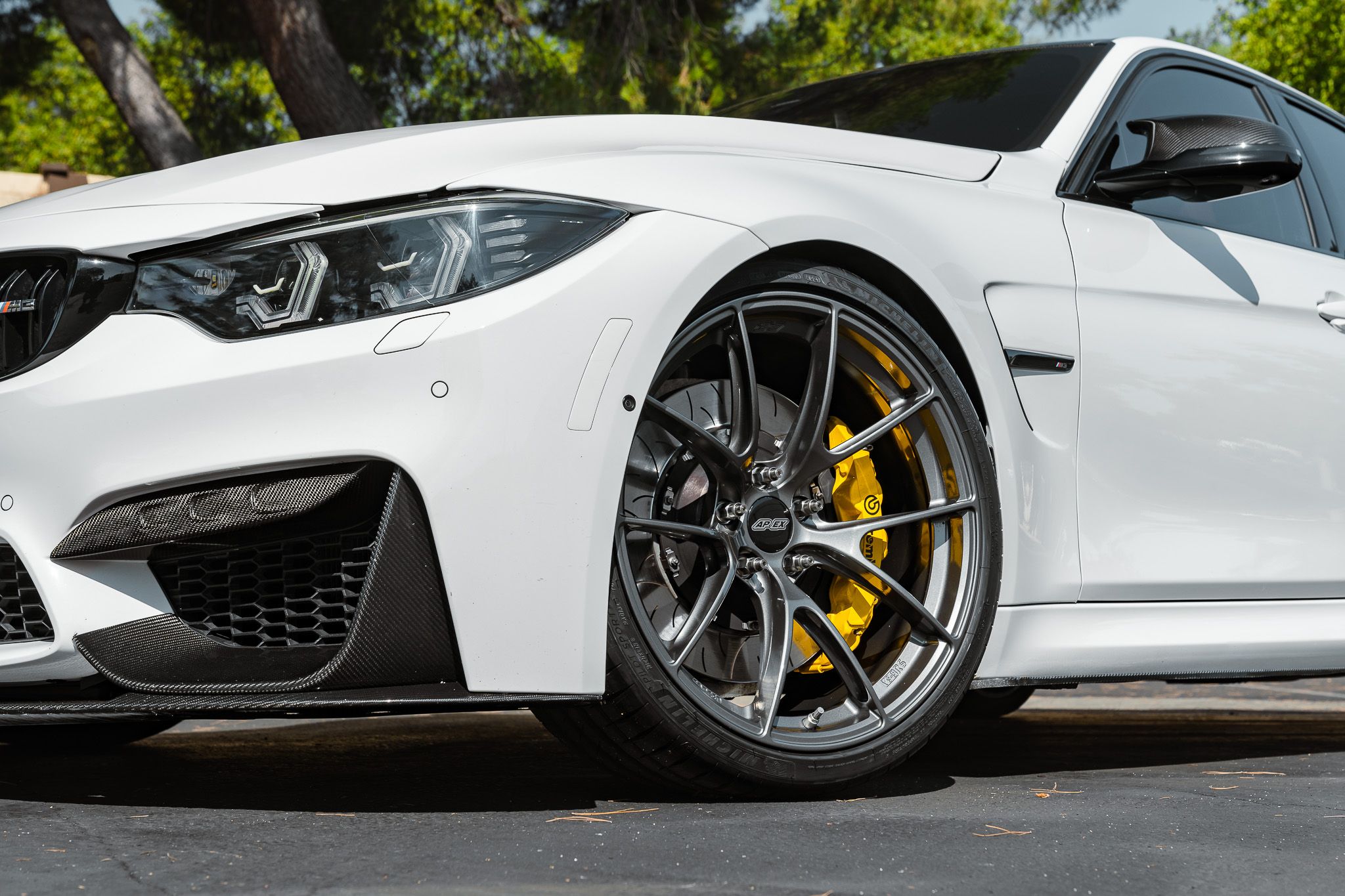 White BMW F80 M3 with 20" VS-5RS Apex wheels in Anthracite