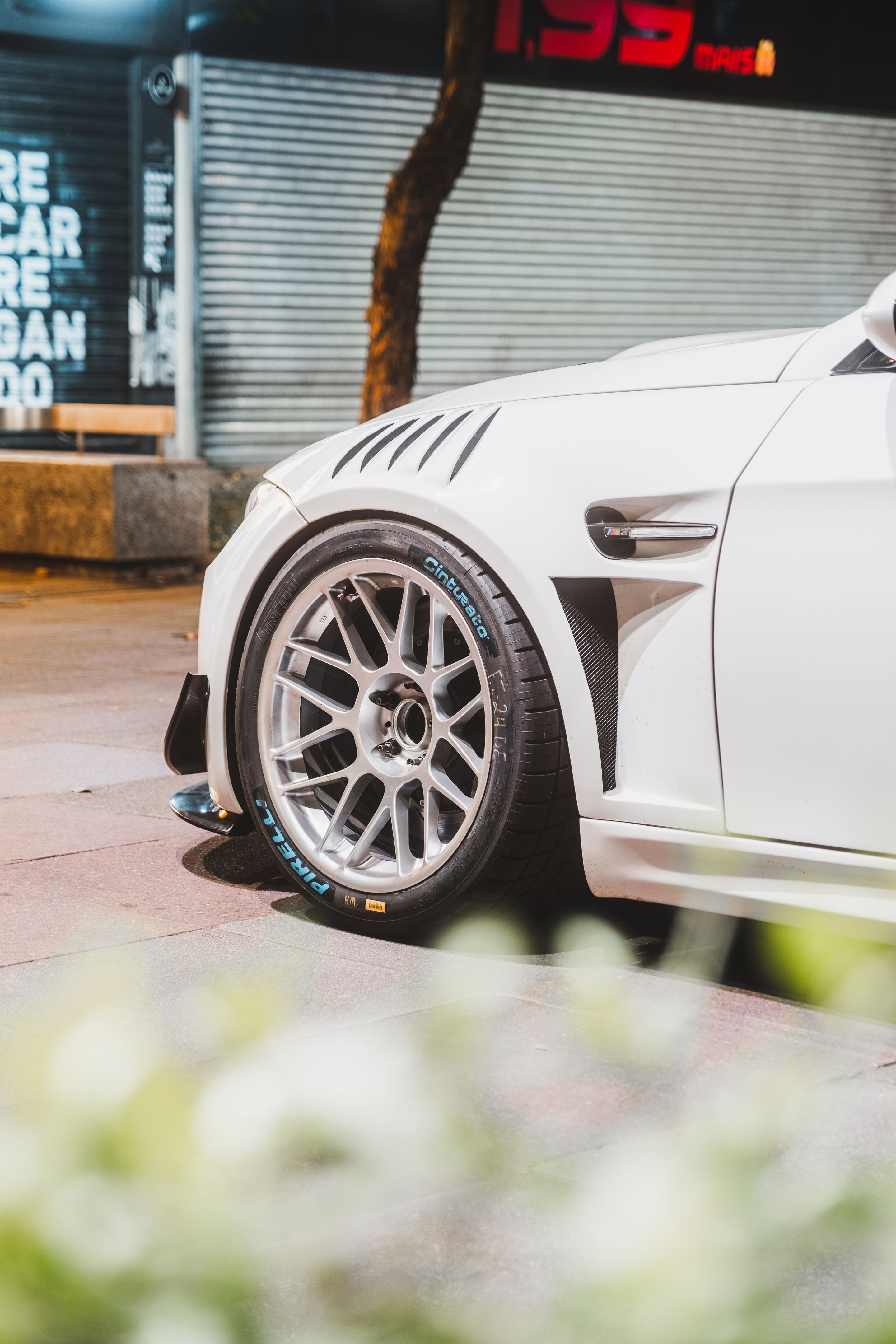 White BMW E92 Coupe M3 with 18" ARC-8 Apex wheels in Hyper Silver