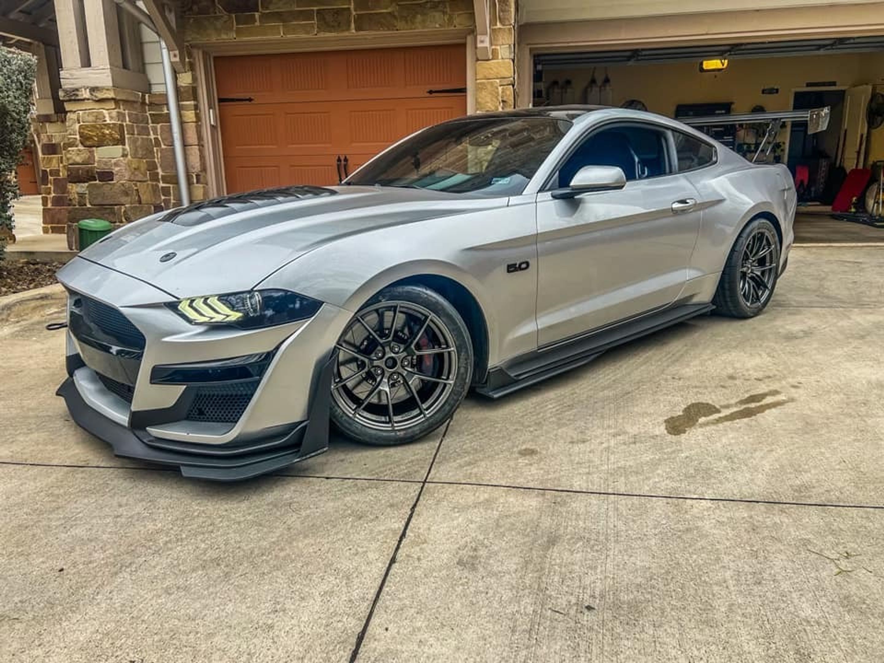 Silver Ford S550 Mustang GT with 18" VS-5RS Apex wheels in Anthracite