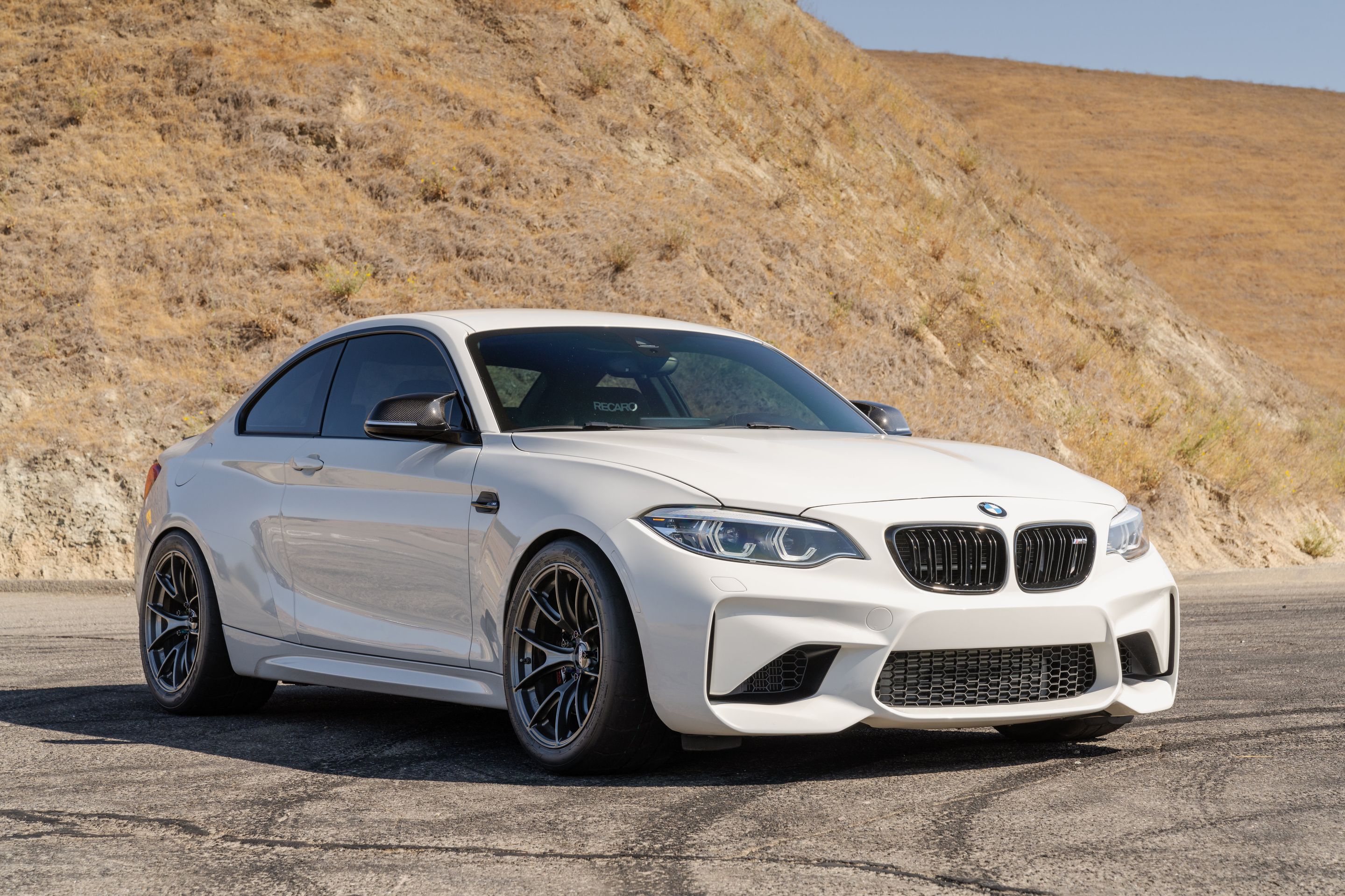 White BMW F87 M2 with 18" VS-5RS Apex wheels in Anthracite