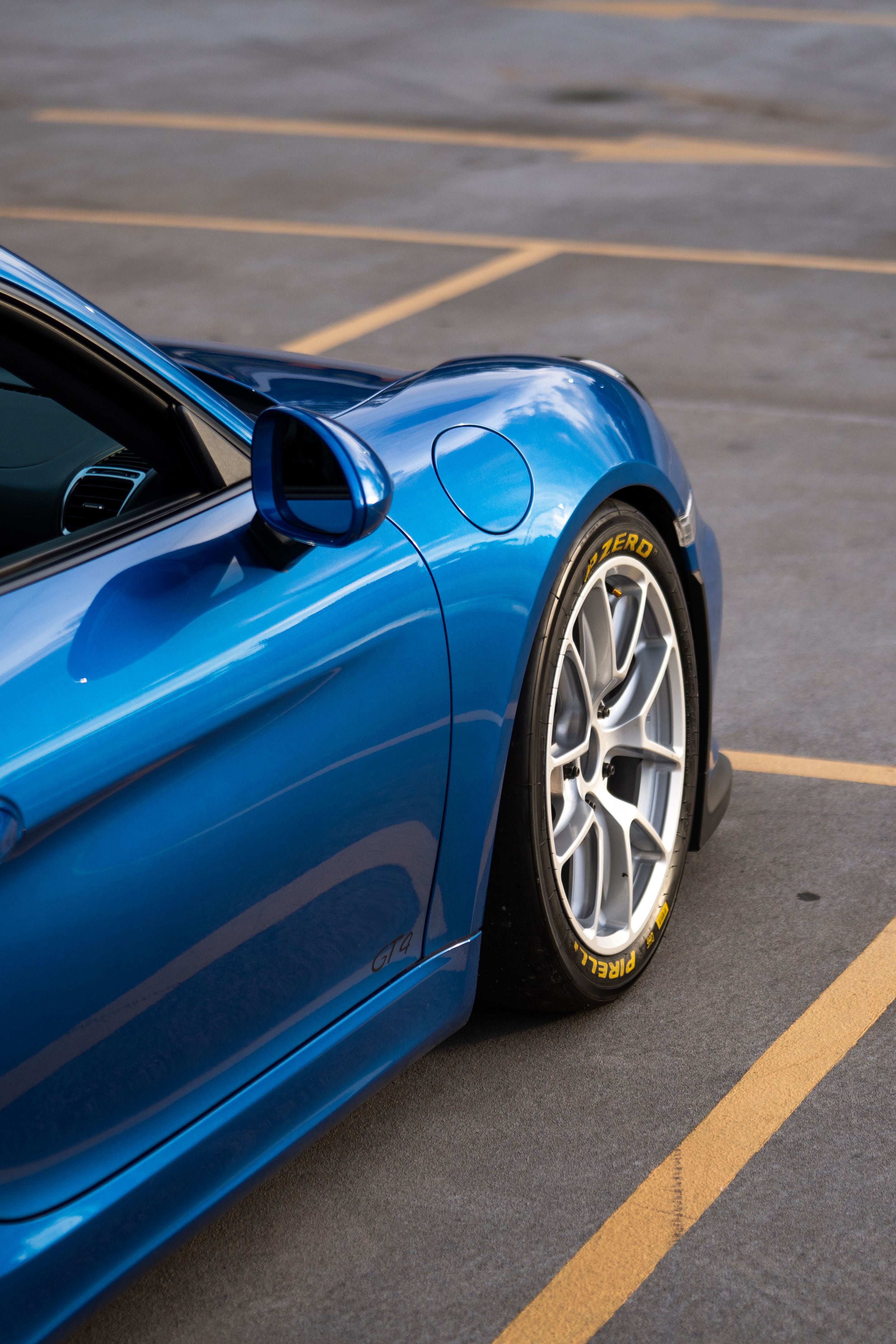 Blue Porsche 981 Cayman GT4 with 18" VS-5RE Apex wheels in Race Silver