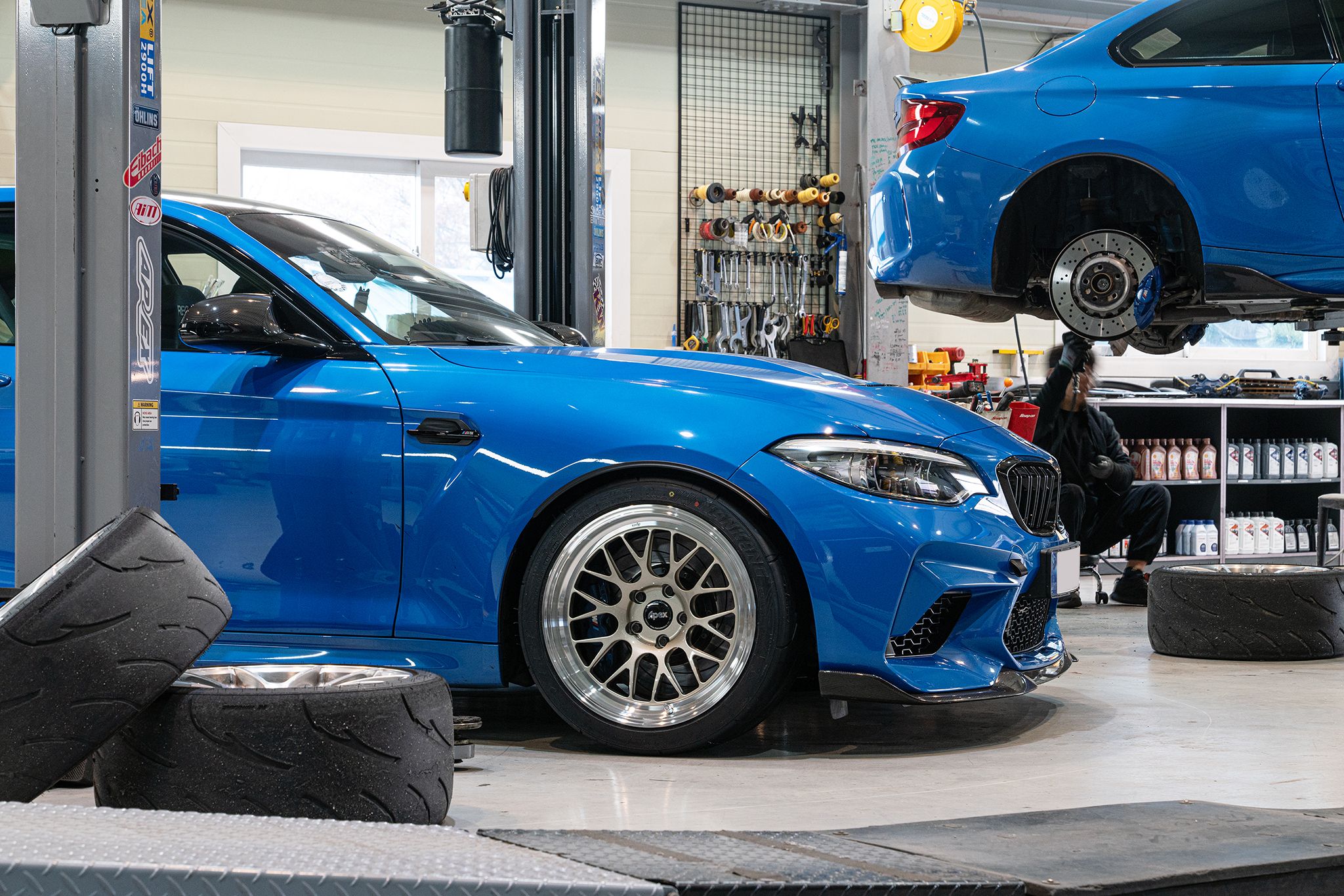 Blue BMW F87 M2 with 18" ML-10RT Apex wheels in Machined Lip Gloss Motorsport Gold