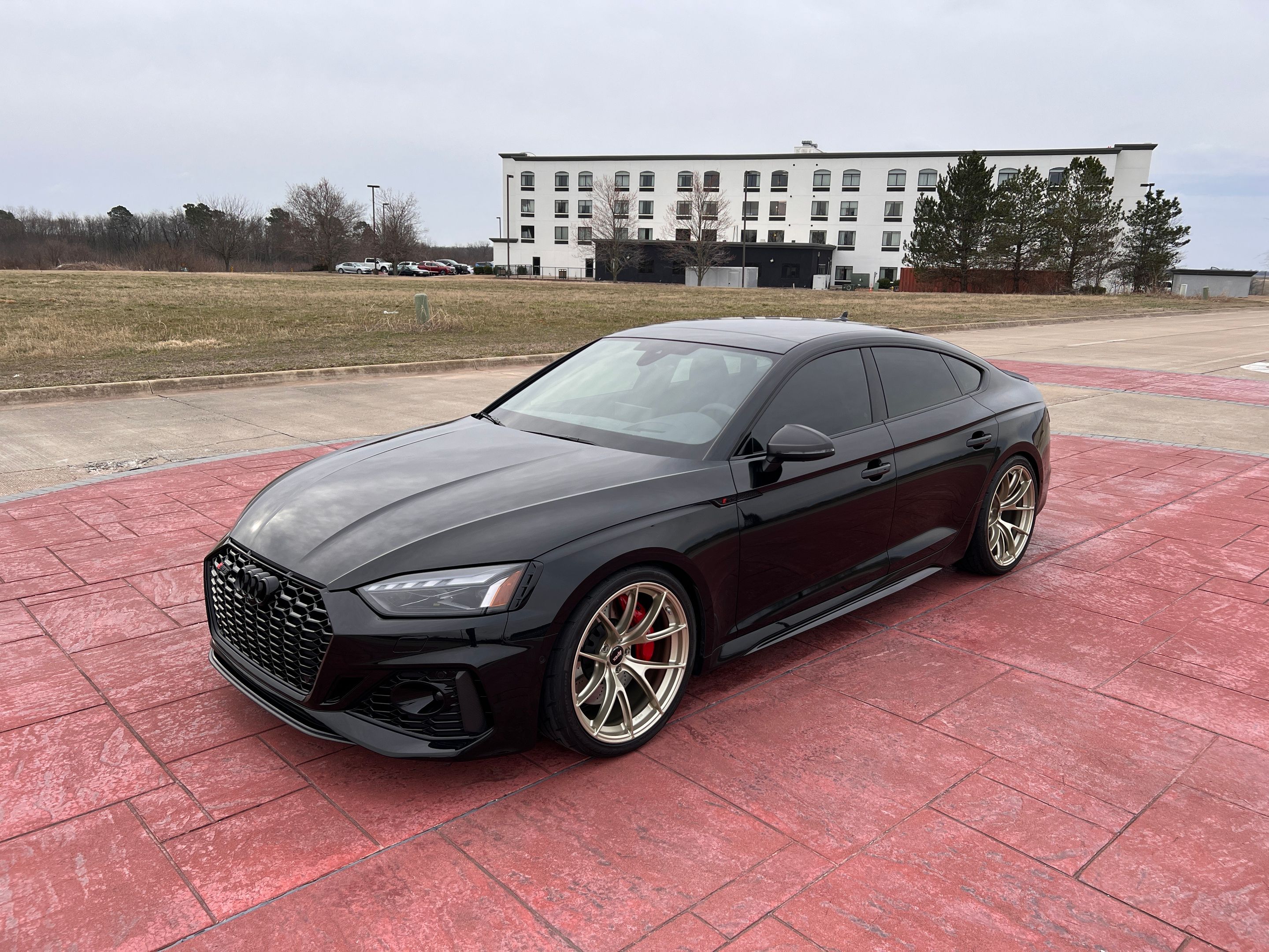 Black Audi B9 RS 5 Sportback with 20" VS-5RS Apex wheels in Motorsport Gold