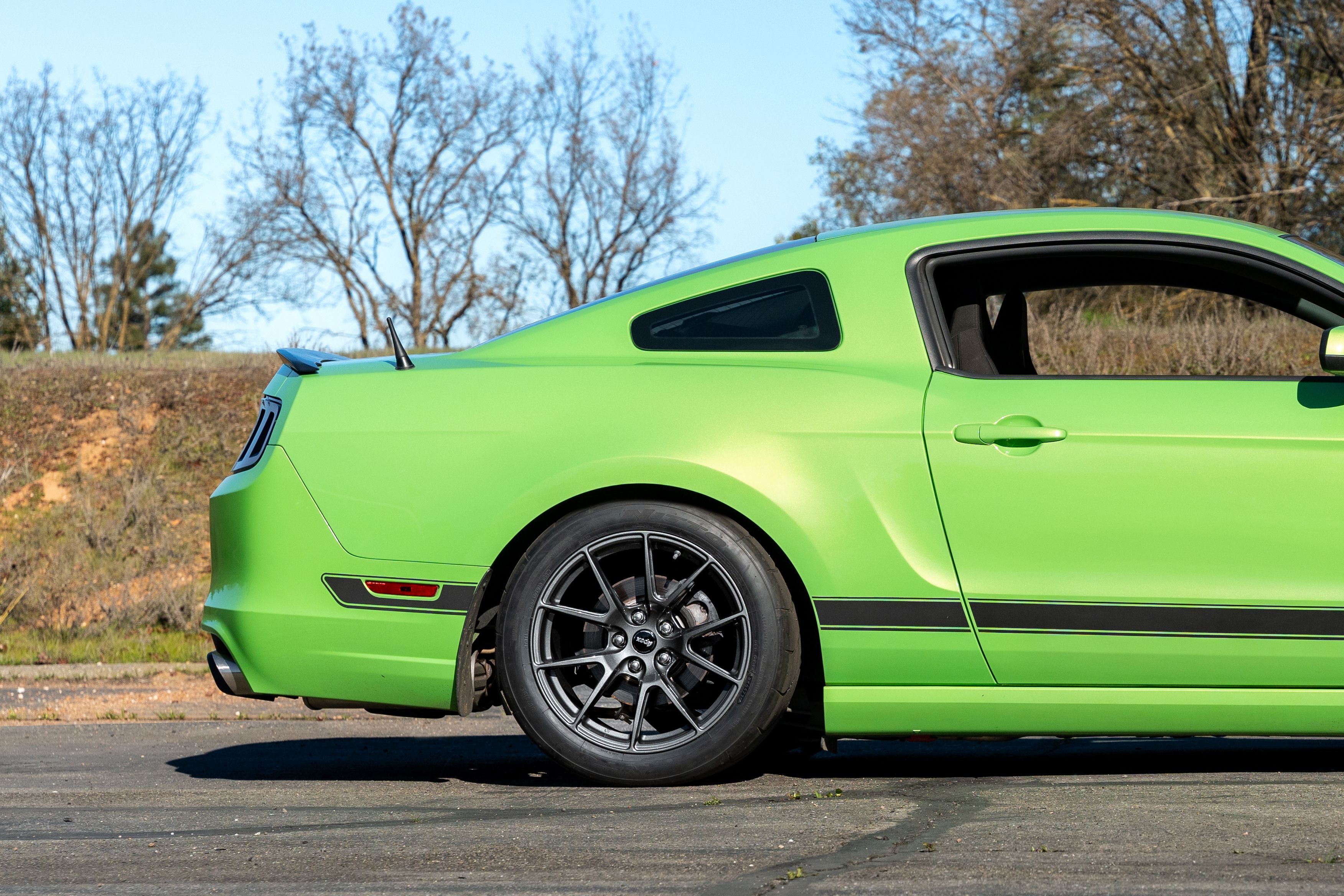 Ford S197 Mustang Boss 302 with 18