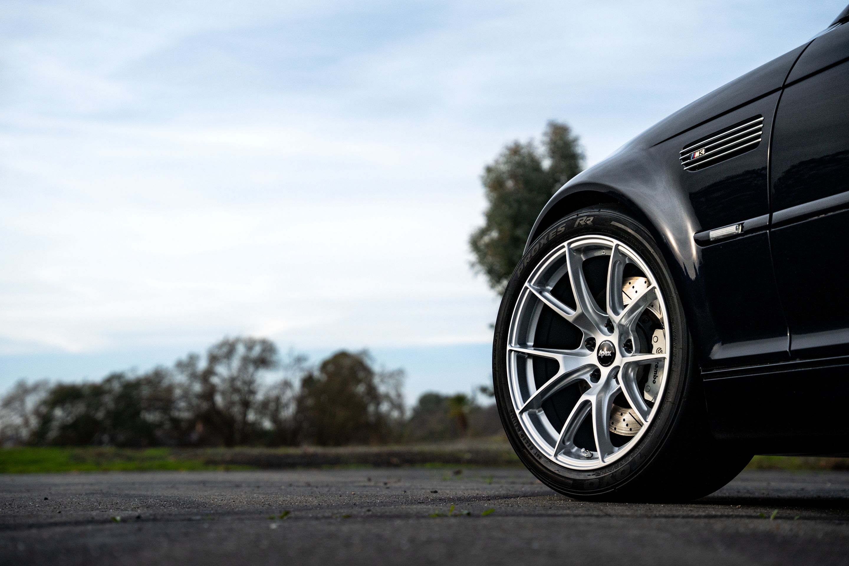 Black BMW E46 M3 with 18" VS-5 Apex wheels in Race Silver
