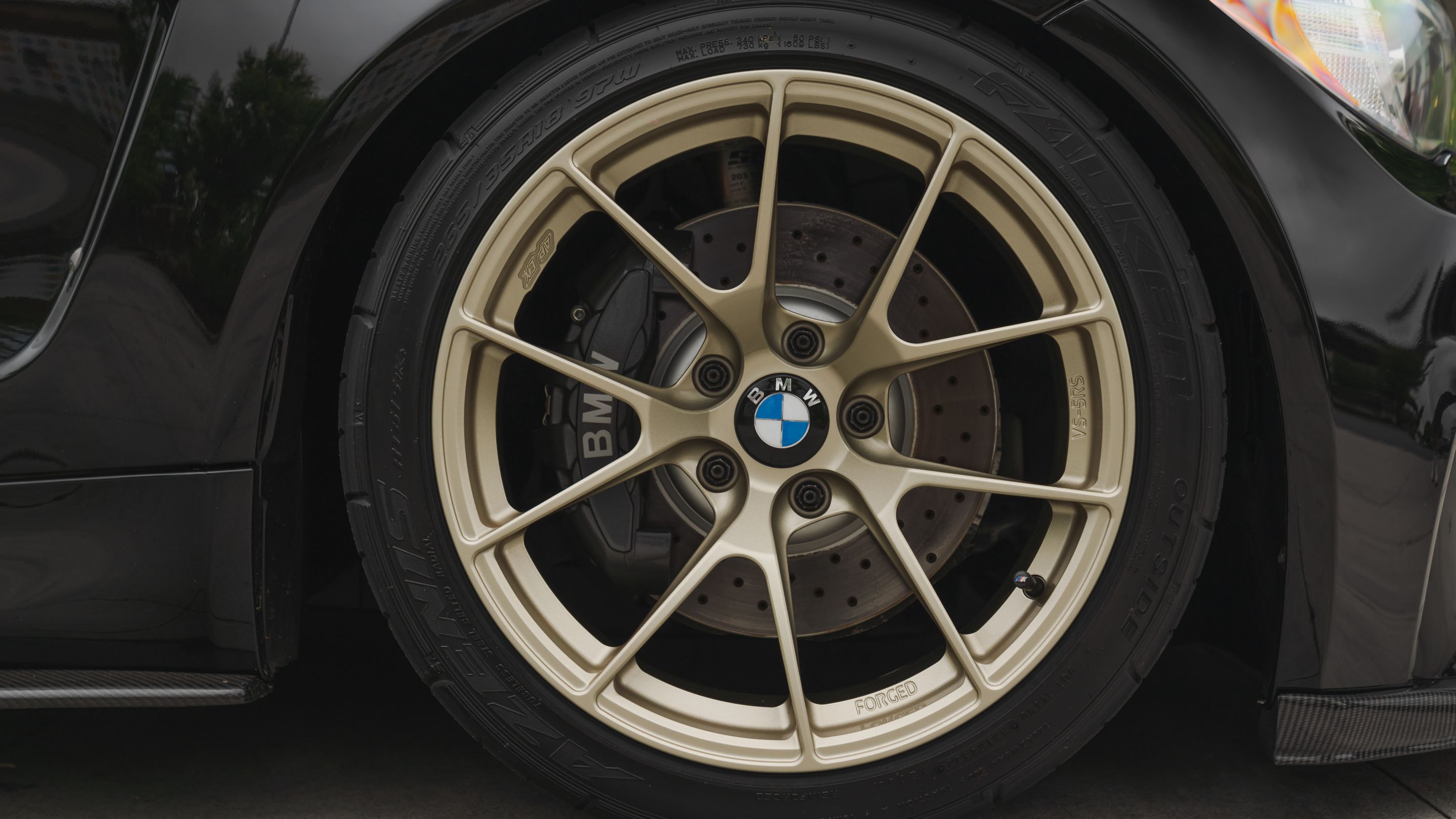 Black BMW E82 Coupe 1 Series with 18" VS-5RS Apex wheels in Motorsport Gold