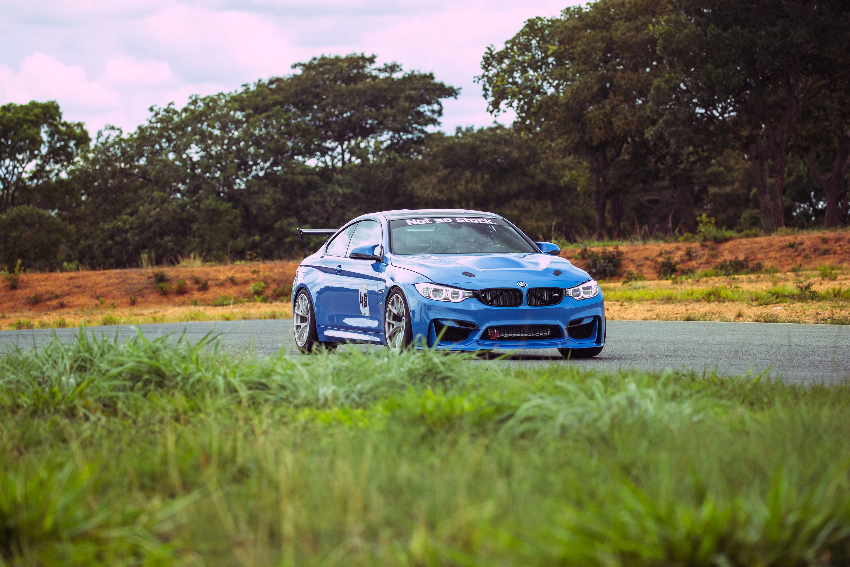 Blue BMW F82 Coupe M4 with 18" VS-5RS Apex wheels in Brushed Clear