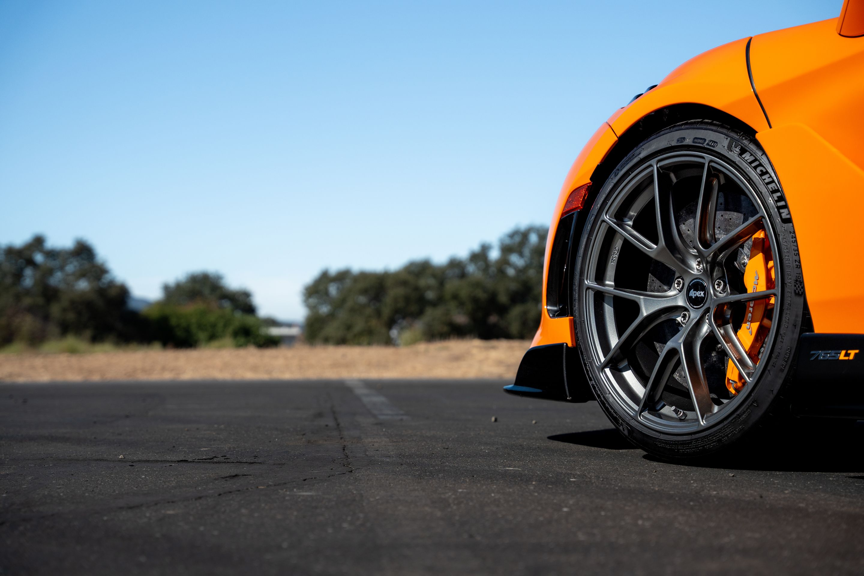 Orange McLaren 765LT with 19"/20" VS-5RS Apex wheels in Anthracite