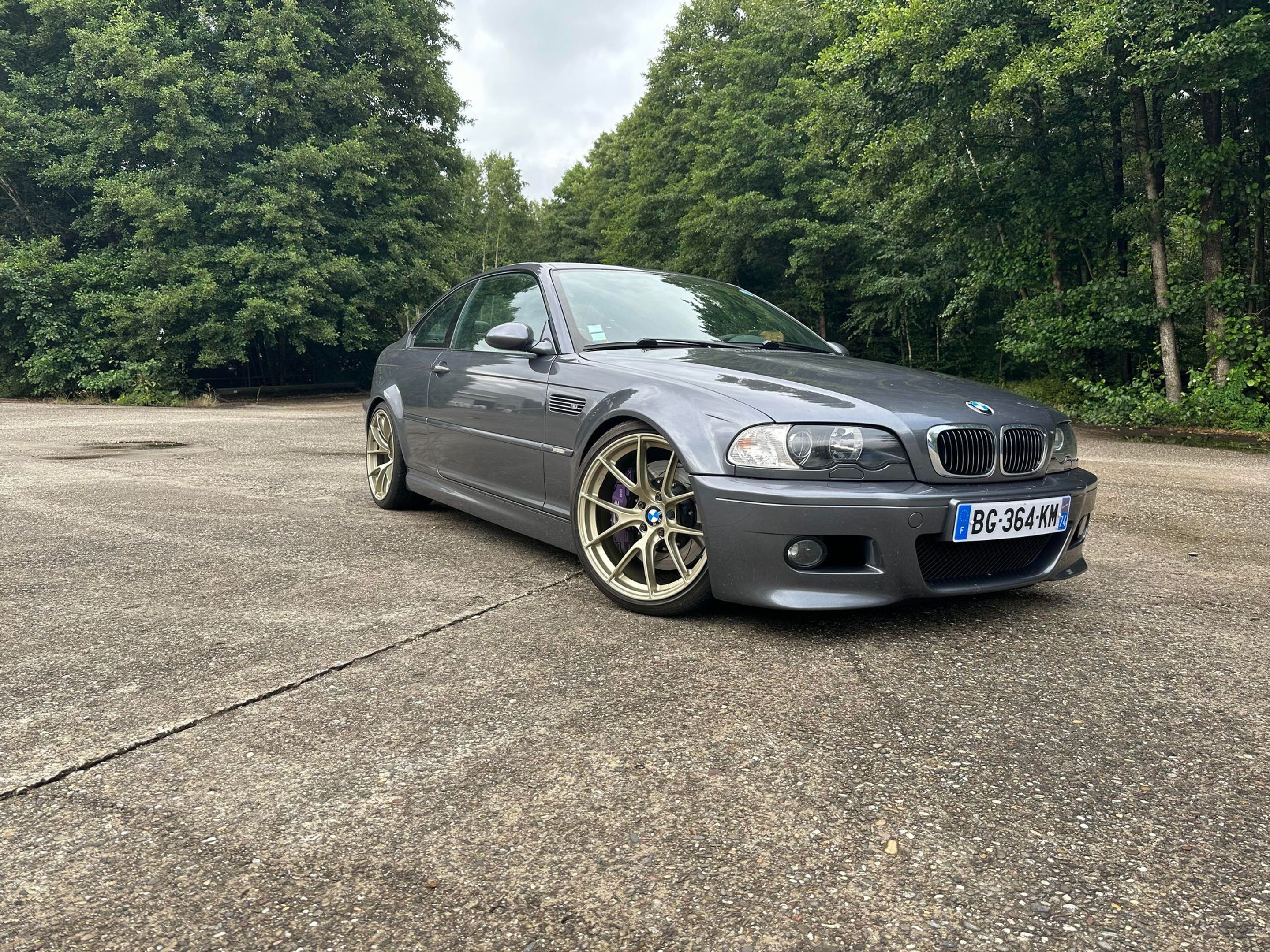 Grey BMW E46 M3 with 19" VS-5RS Apex wheels in Motorsport Gold