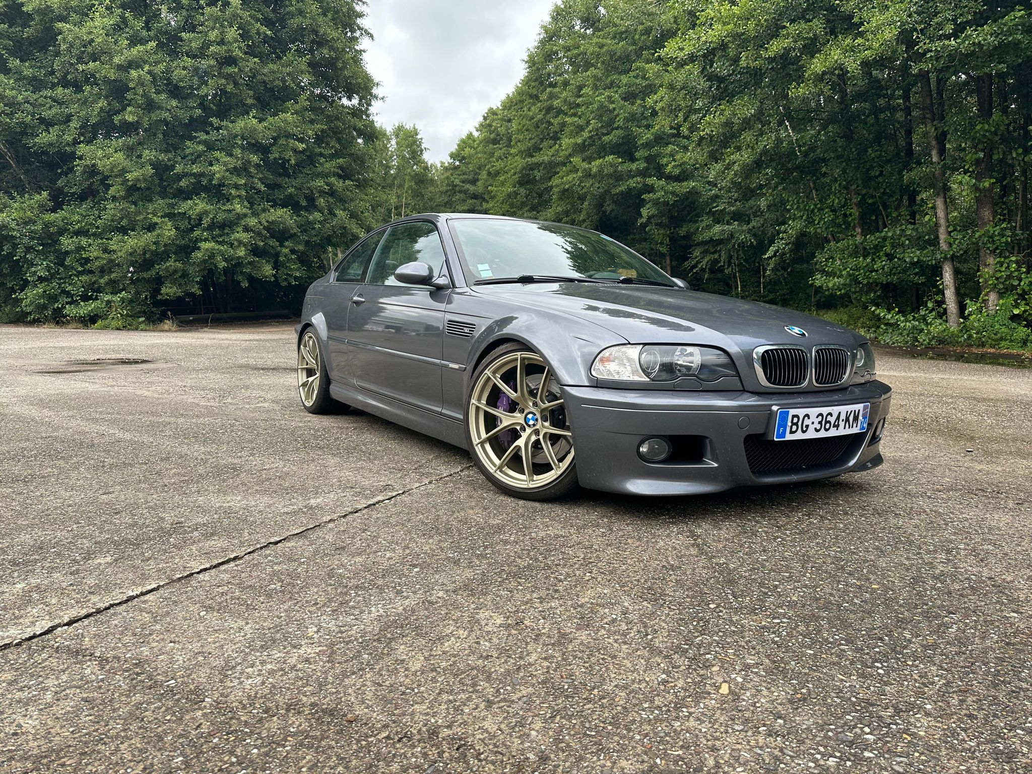 Grey BMW E46 M3 with 19" VS-5RS Apex wheels in Motorsport Gold