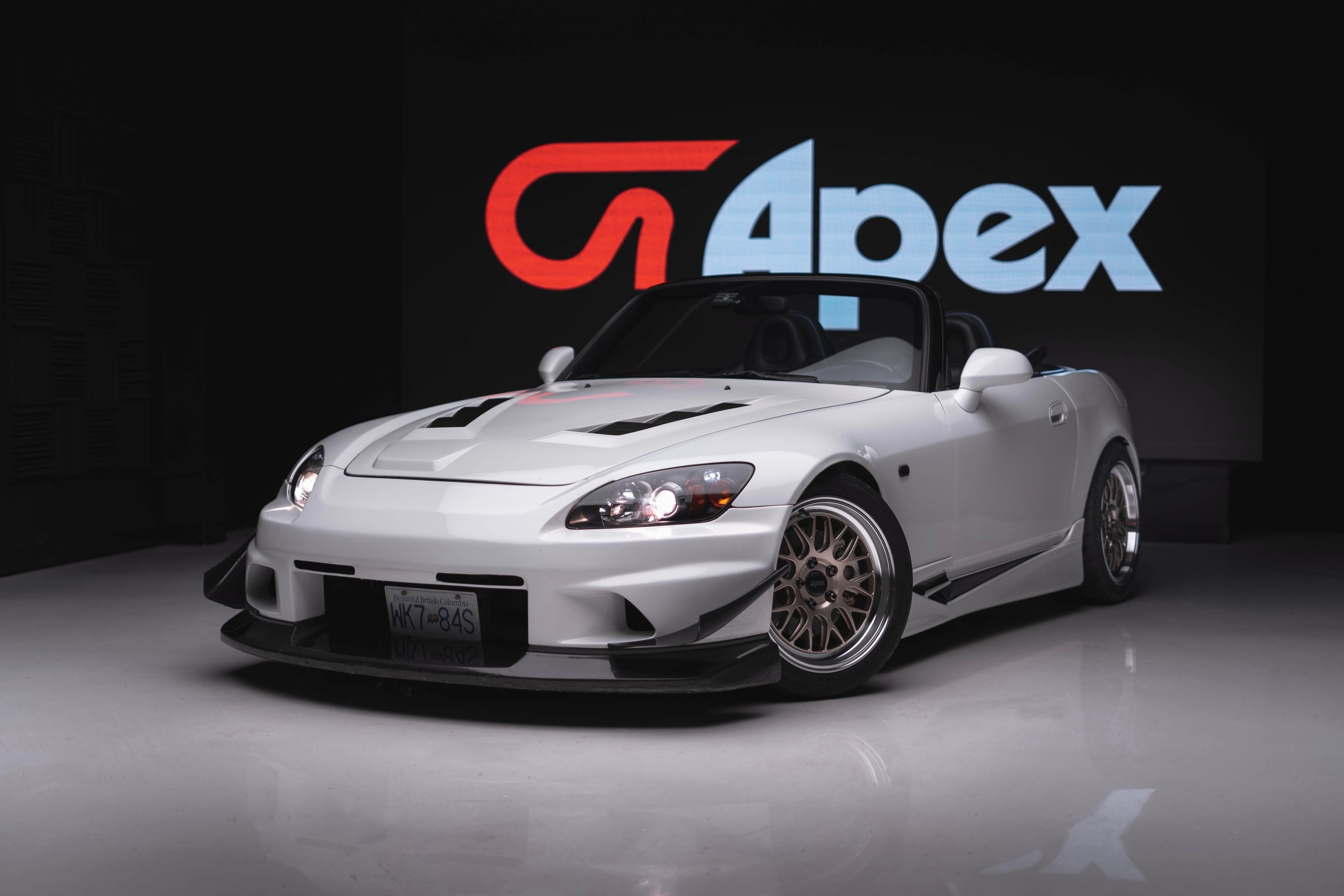 White Honda S2000 with 17" ML-10RT Apex wheels in Machined Lip Gloss Motorsport Gold