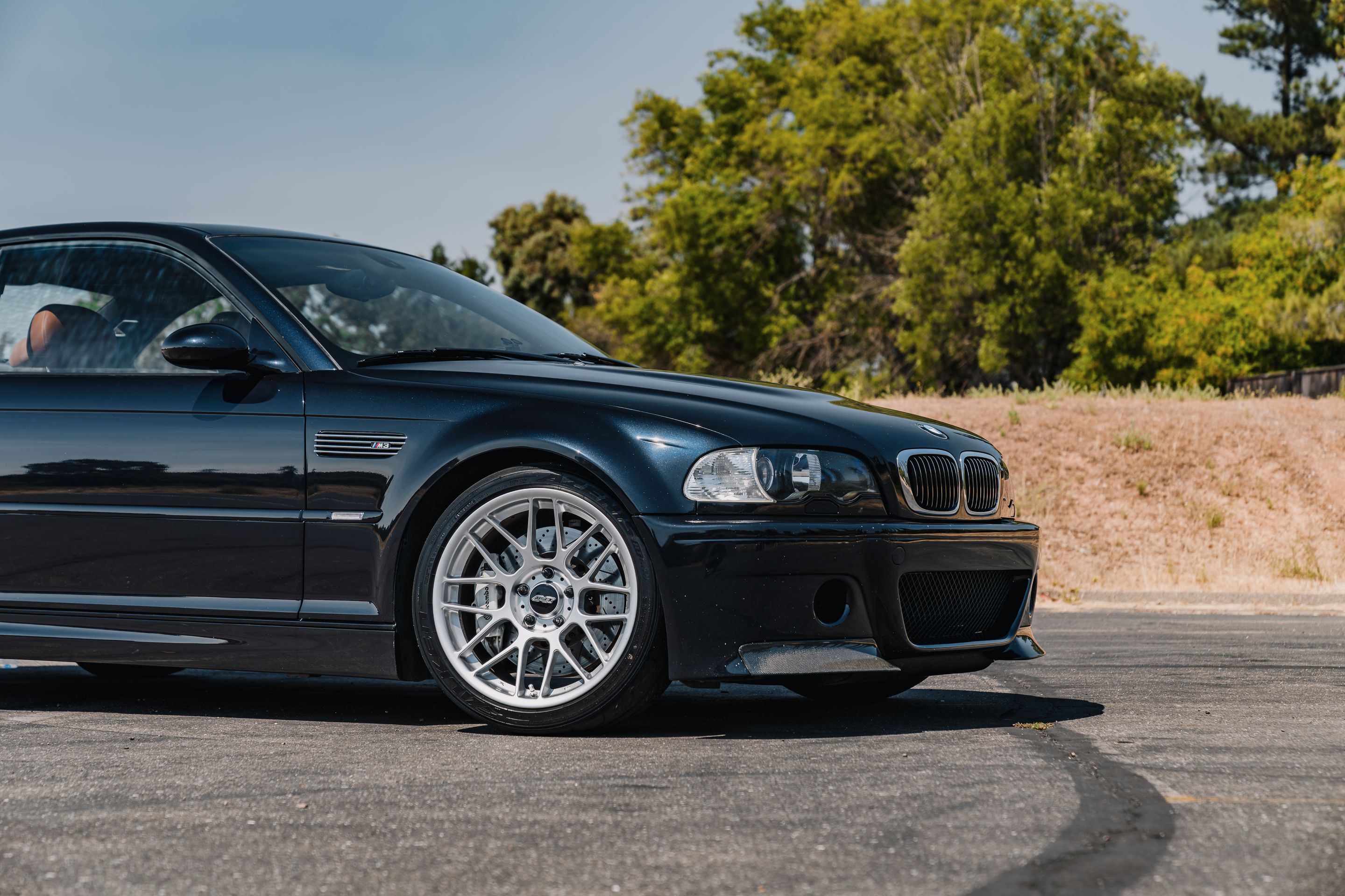 Black BMW E46 M3 with 18" ARC-8 Apex wheels in Hyper Silver
