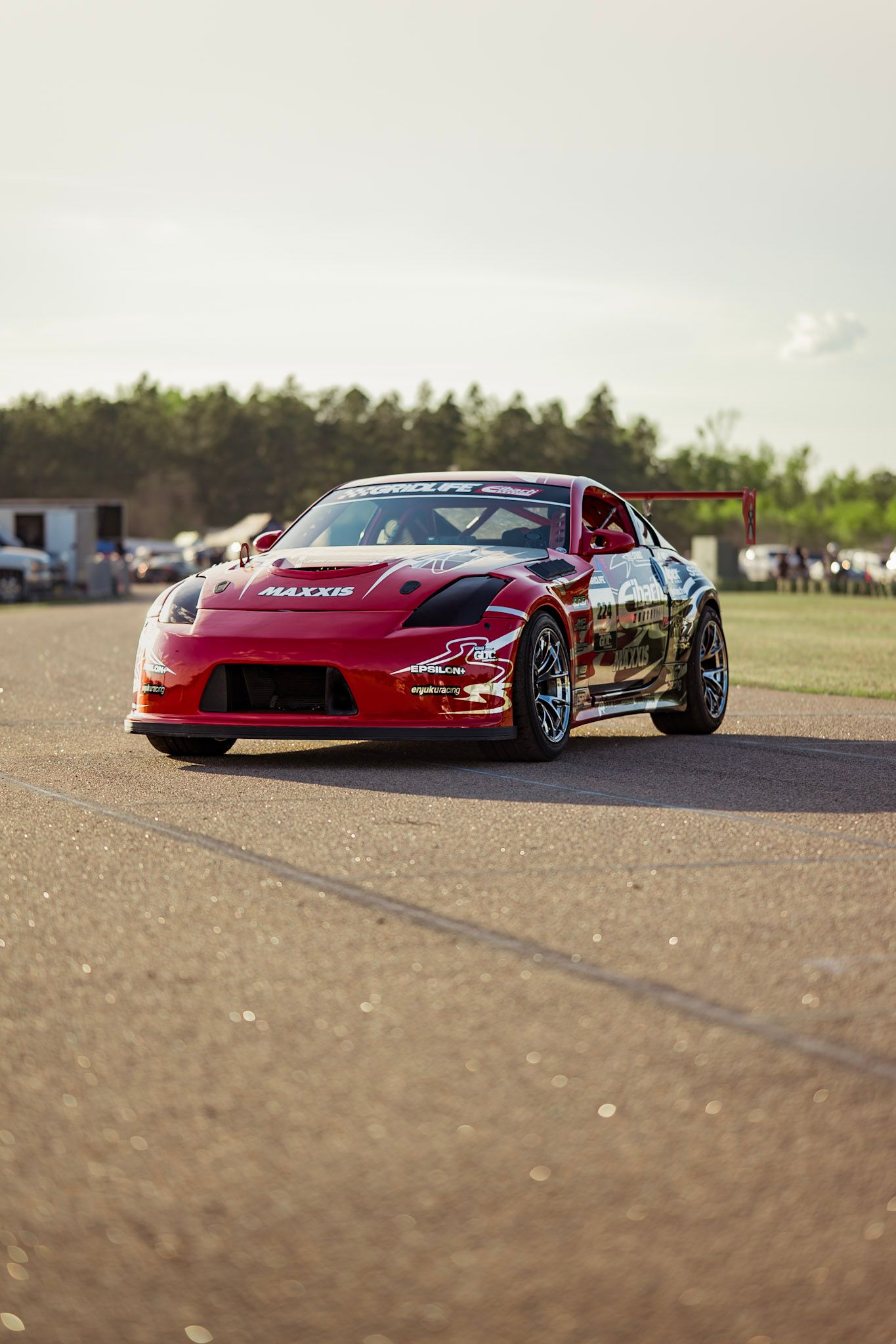 Race Livery Nissan 350Z with 18" VS-5RS Apex wheels in Custom Finish