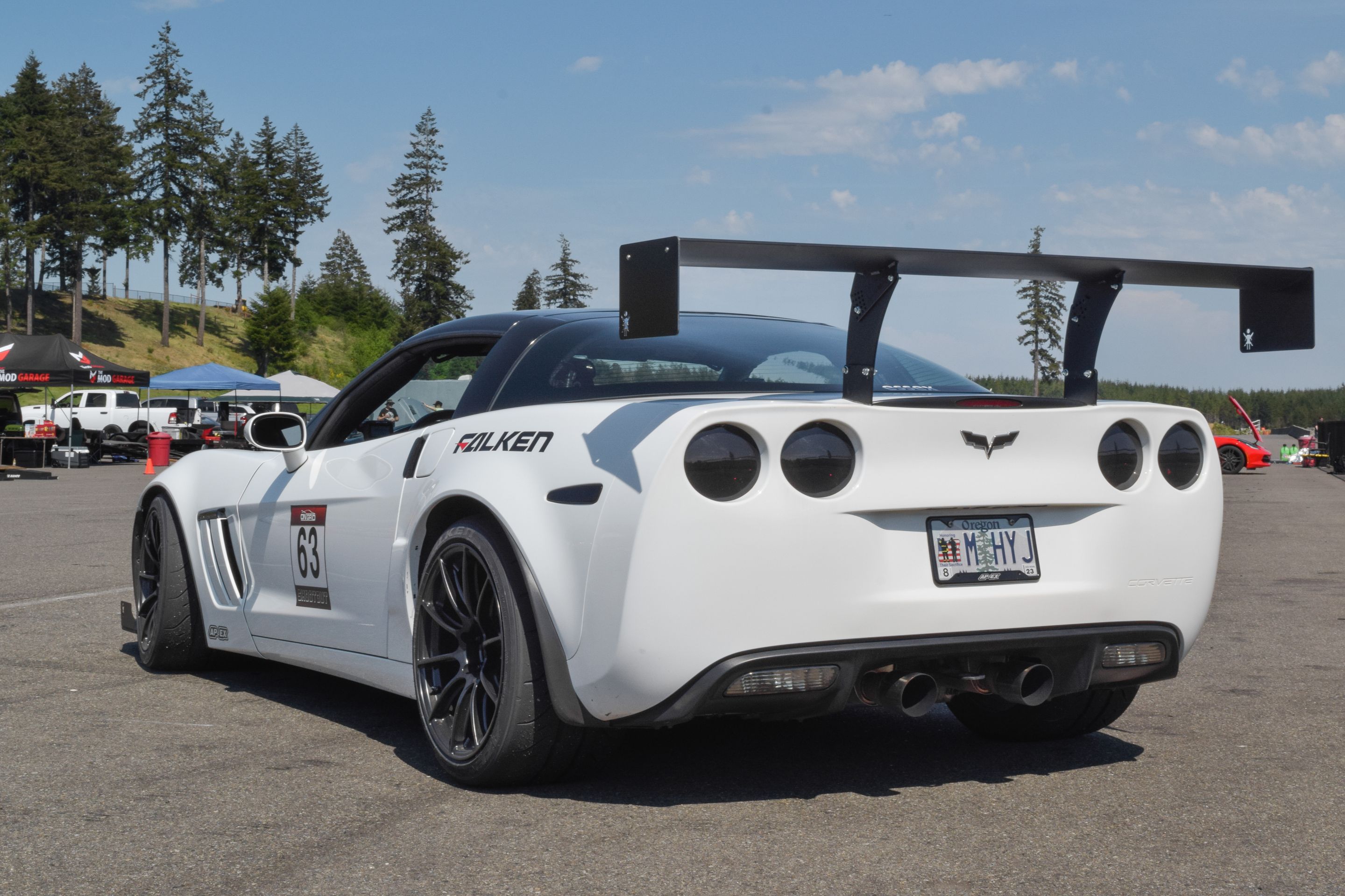 White Chevrolet C6 Corvette Grand Sport with 18"/19" SM-10RS Apex wheels in Satin Black