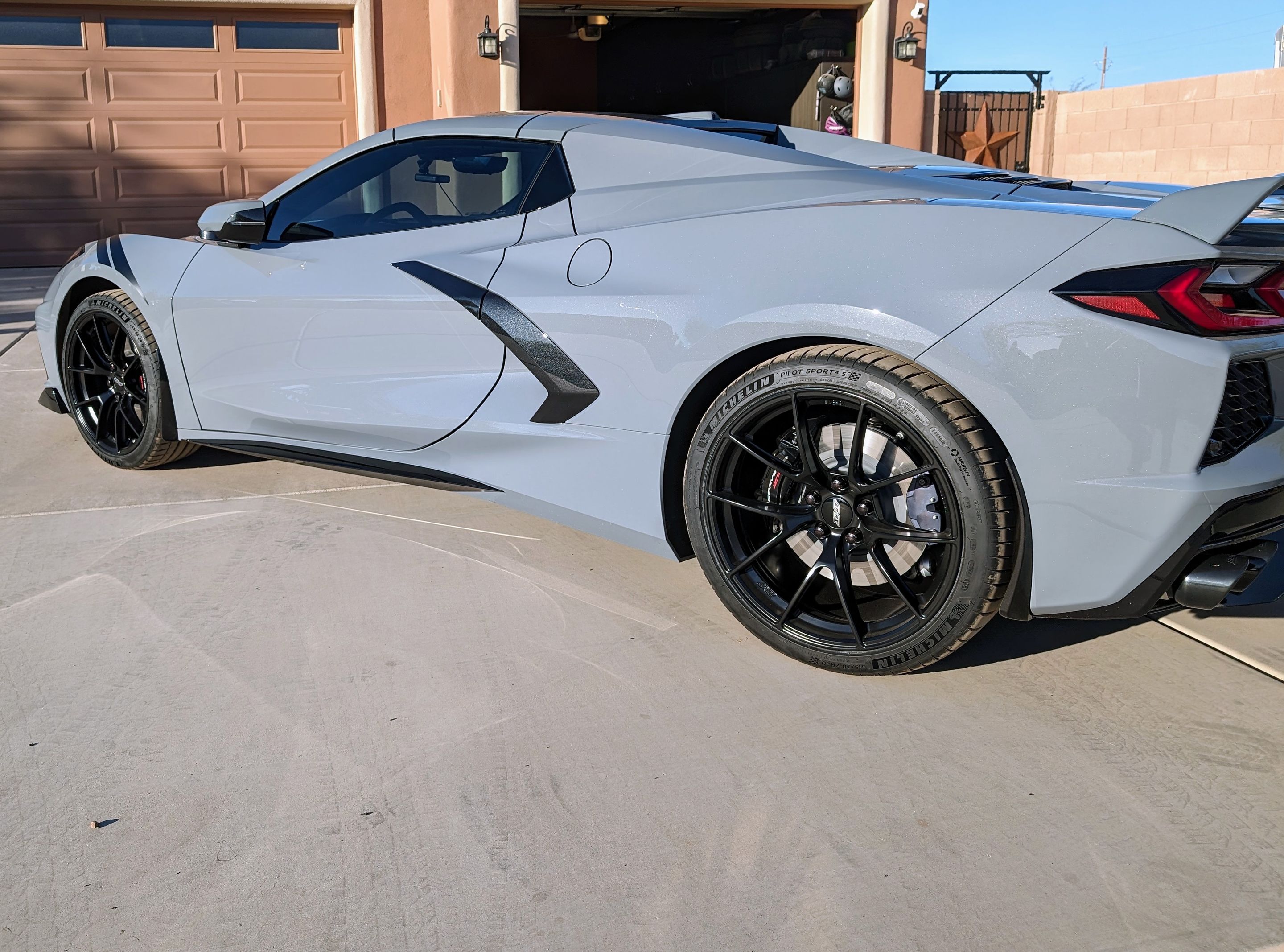 Grey Chevrolet C8 Corvette Stingray/Z51 with 19"/20" VS-5RS Apex wheels in Satin Black