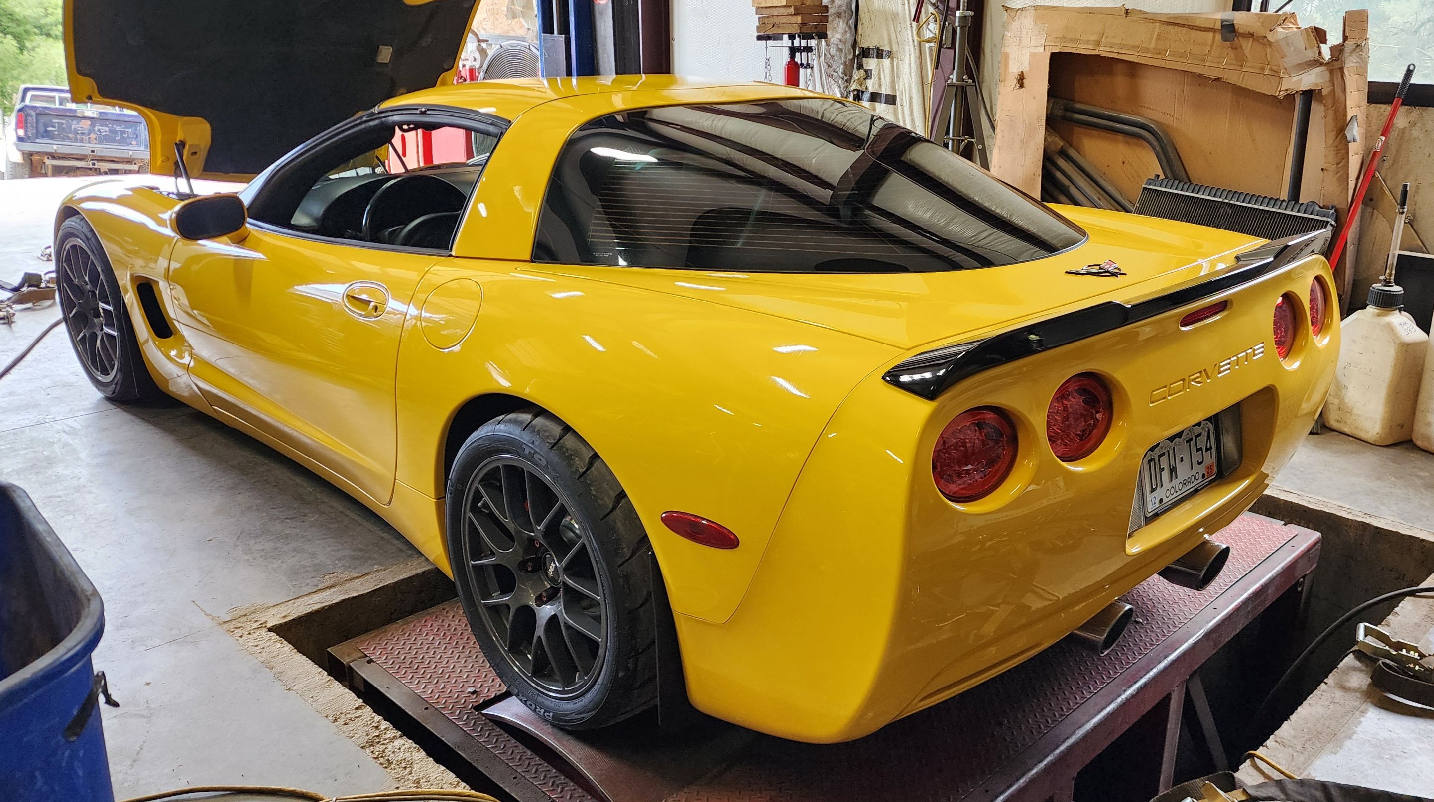 Yellow Chevrolet C5 Corvette Base/Z51 with 18" EC-7 Apex wheels in Anthracite