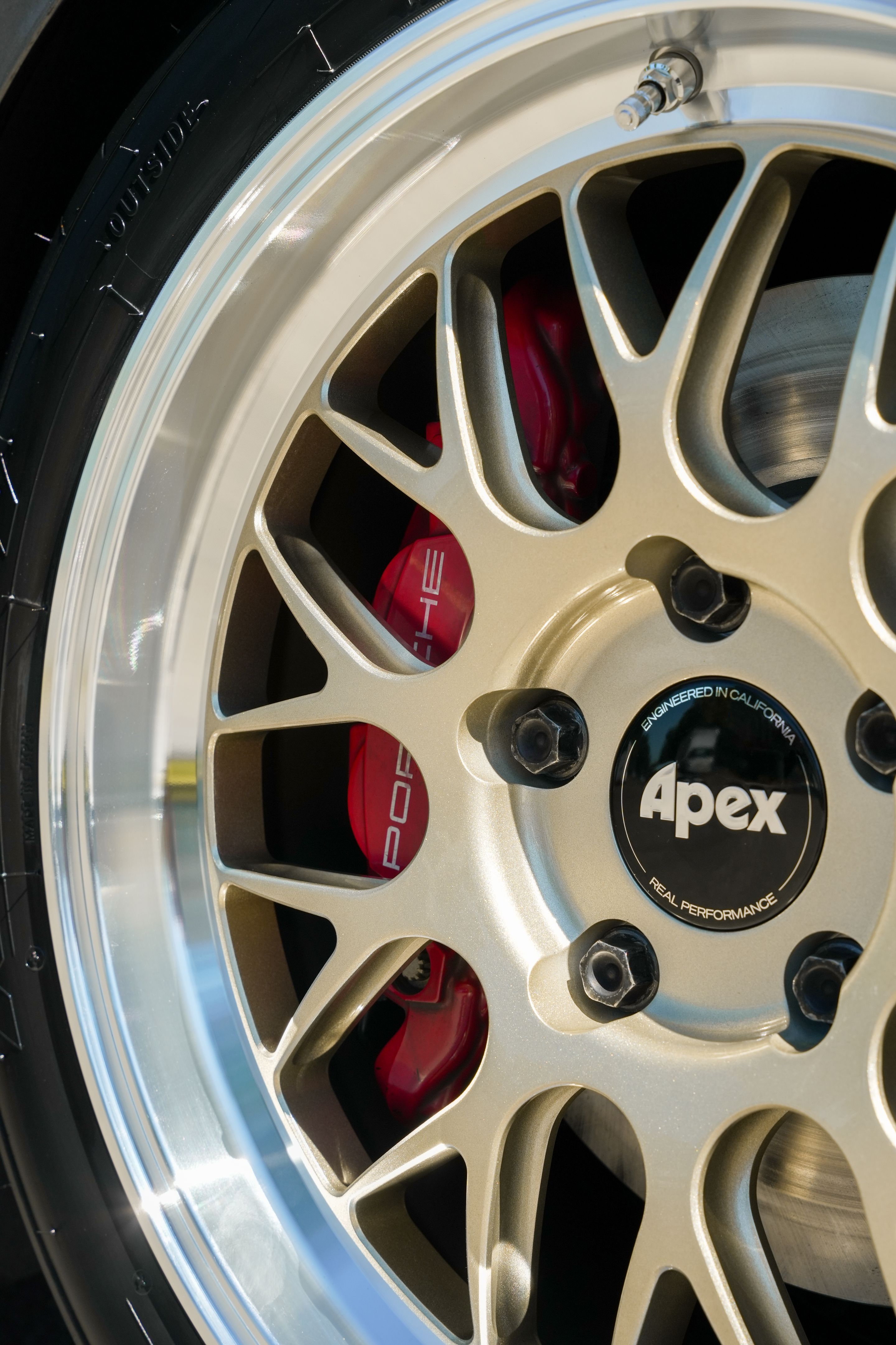 Grey Porsche 718 Cayman S with 18" ML-10RT Apex wheels in Machined Lip Gloss Motorsport Gold