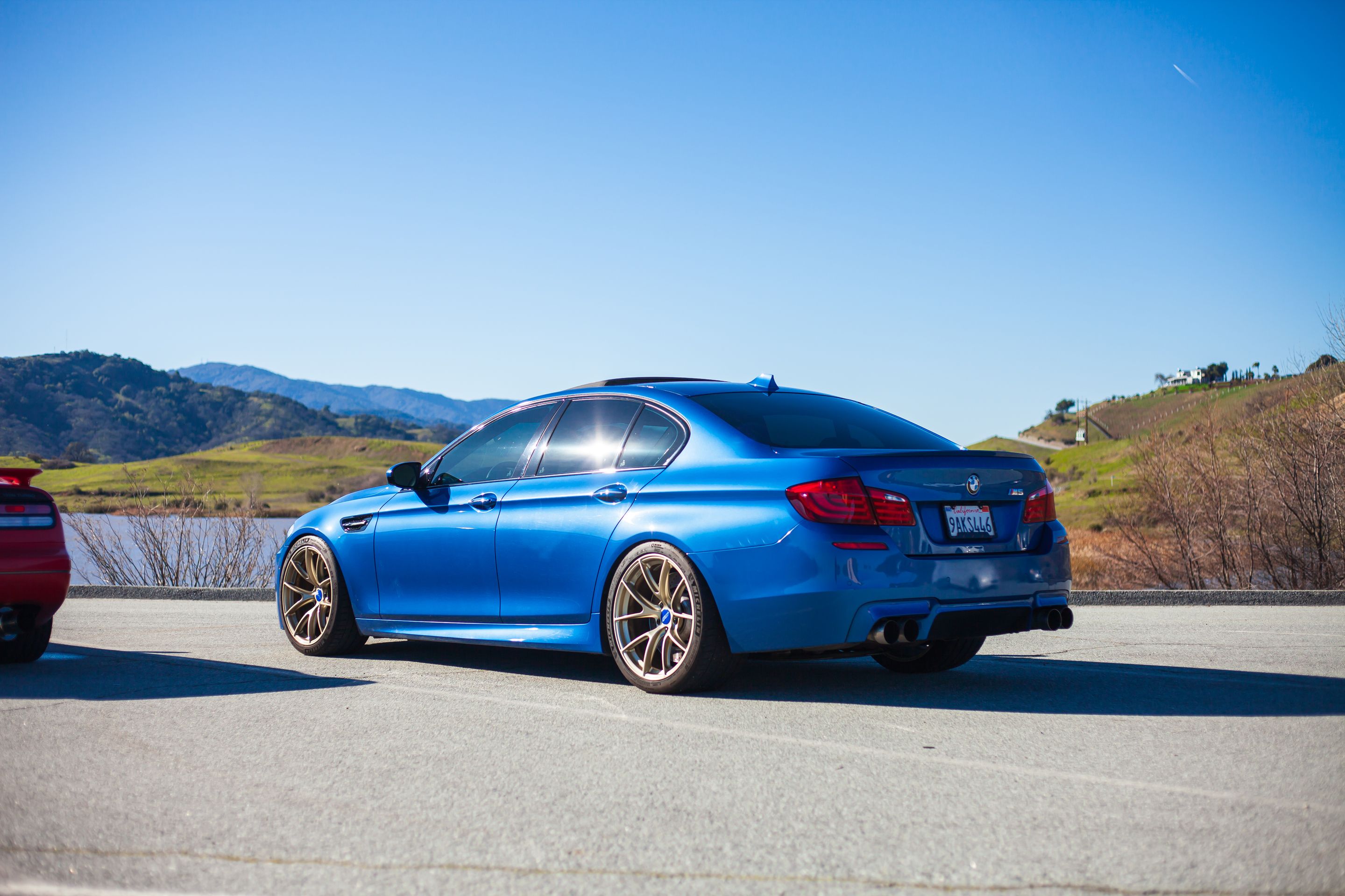 Blue BMW F10 M5 with 20" VS-5RS Apex wheels in Motorsport Gold