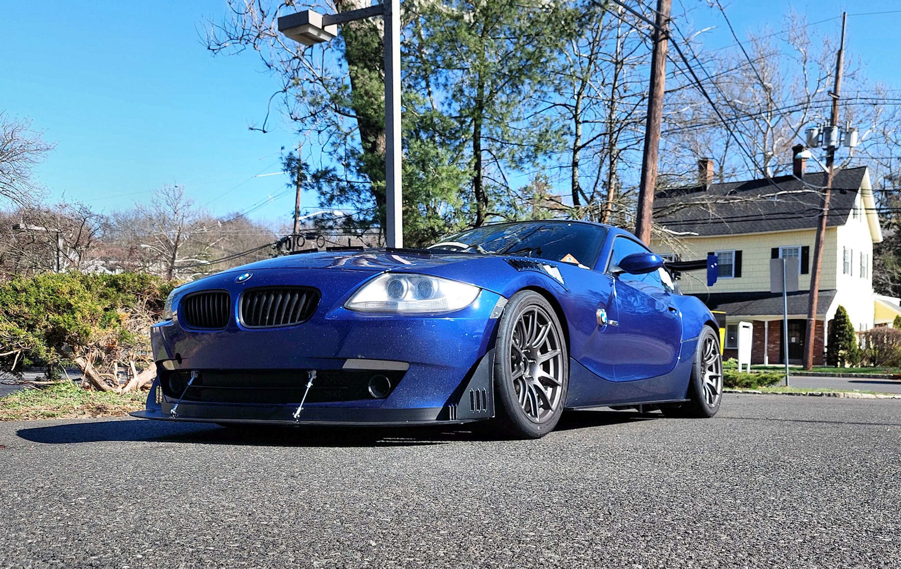 Blue BMW E86 Coupe Z4 with 18" SM-10 Apex wheels in Anthracite