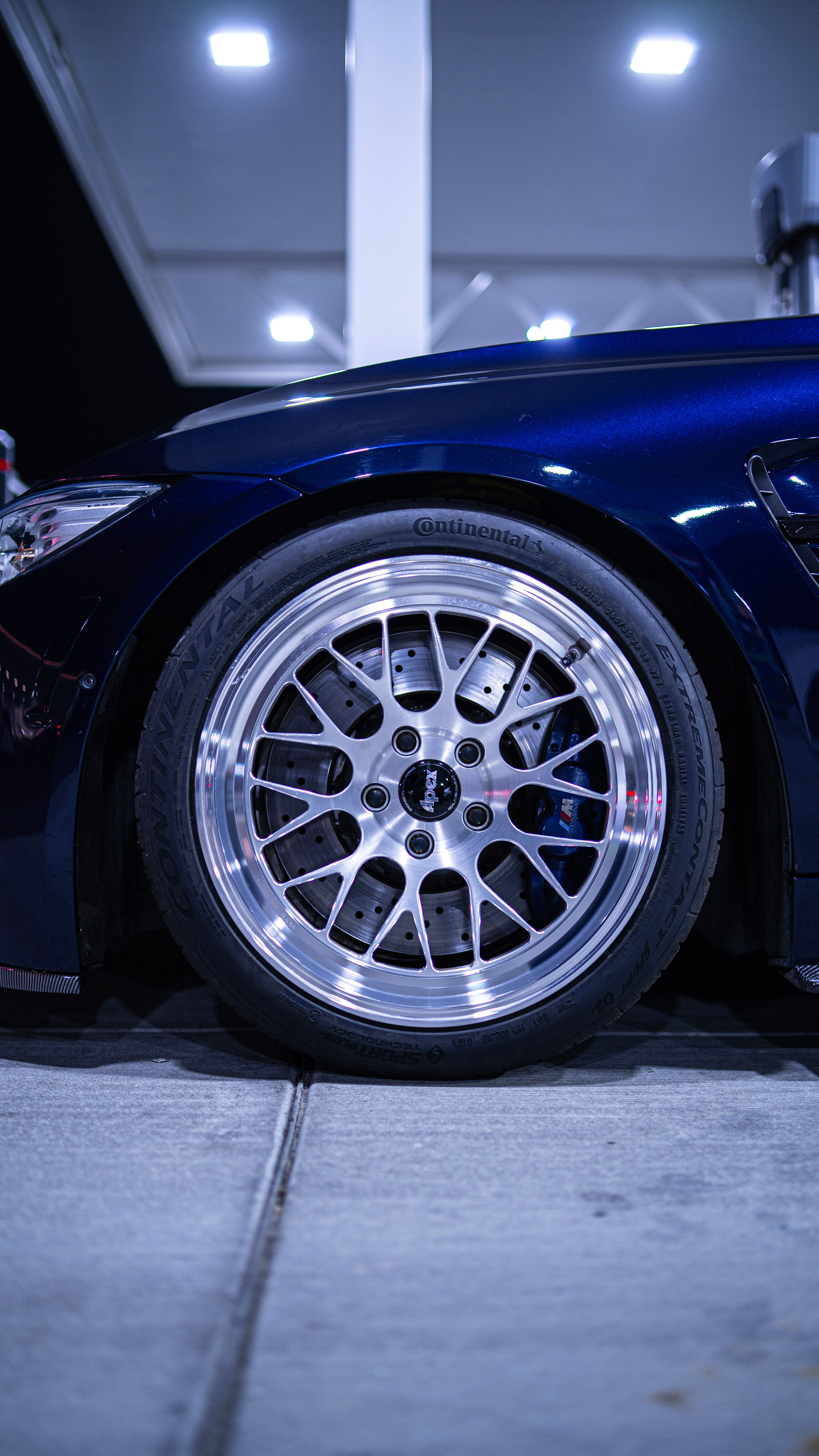 Blue BMW F82 Coupe M4 with 18" ML-10RT Apex wheels in Machined Lip Brushed Clear
