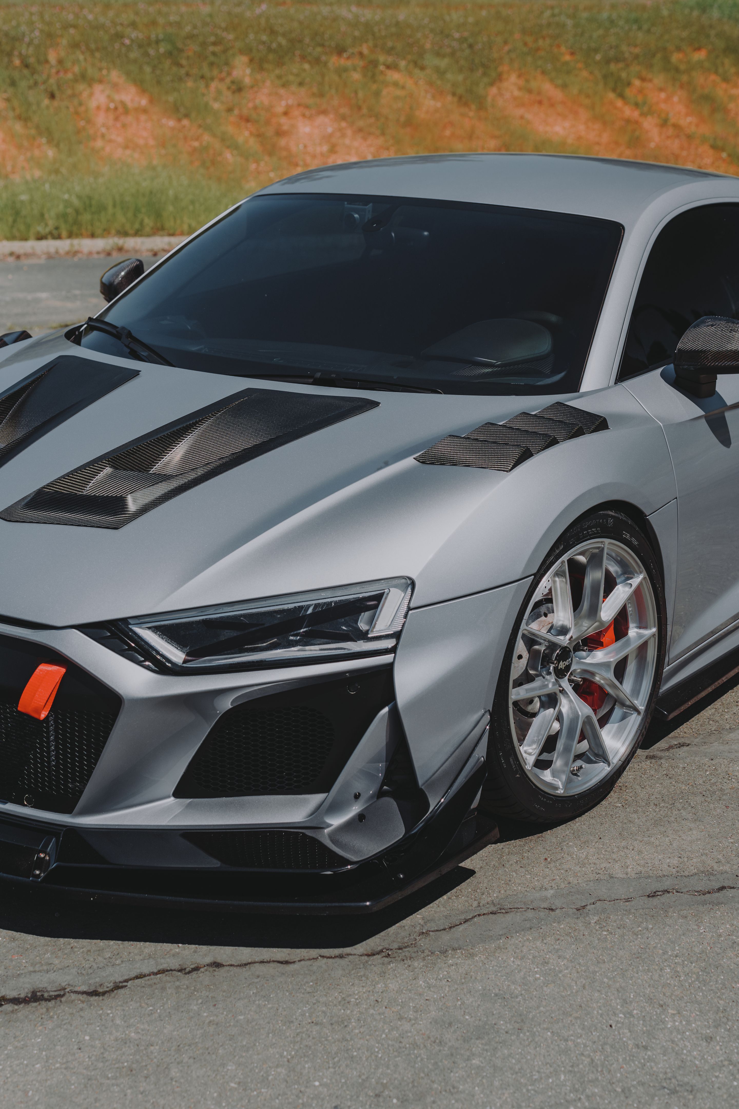 Silver Audi Gen 2 R8 with 19"/20" VS-5RS Apex wheels in Brushed Clear