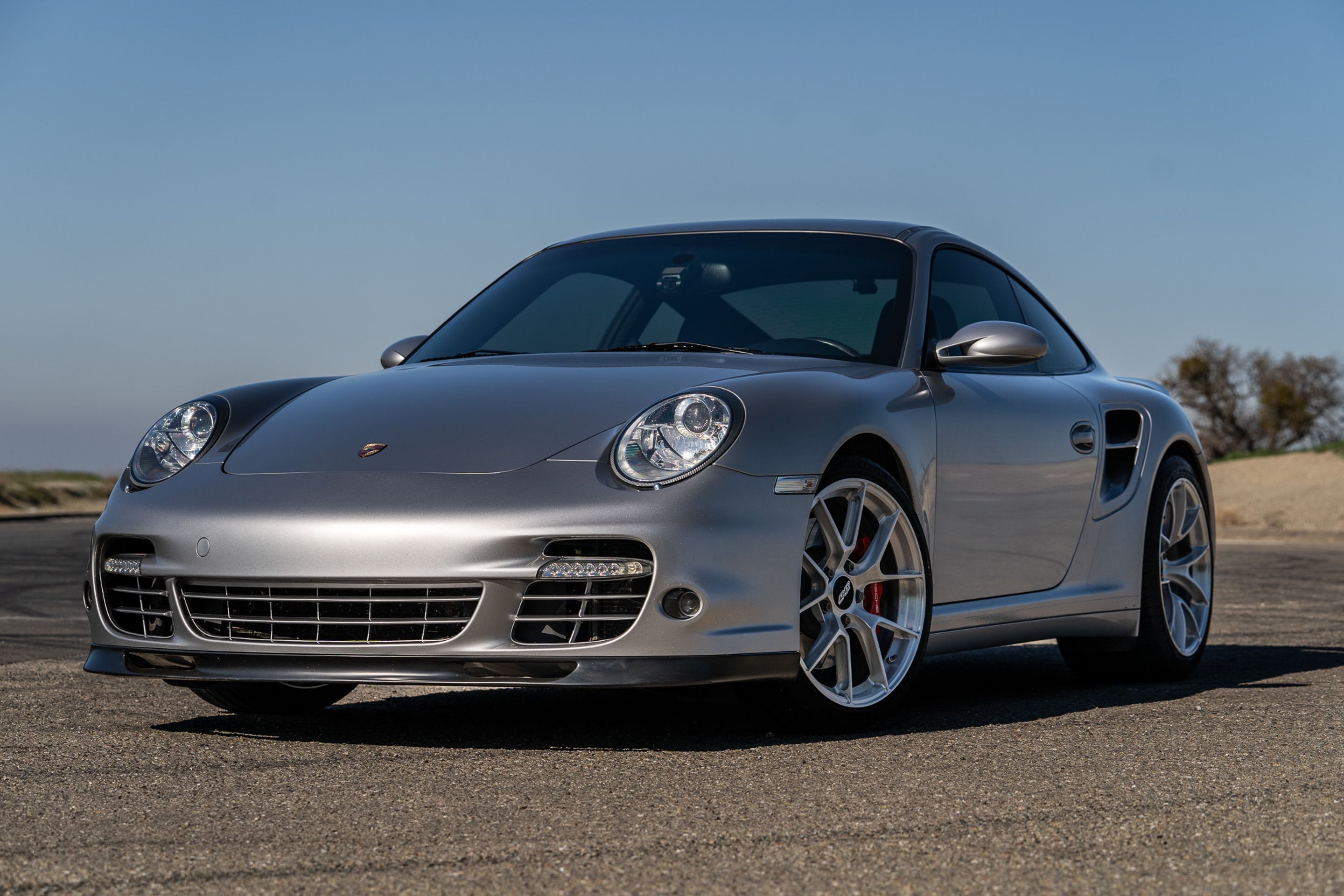 Silver Porsche 911 997 Turbo with 19" VS-5RS Apex wheels in Brushed Clear