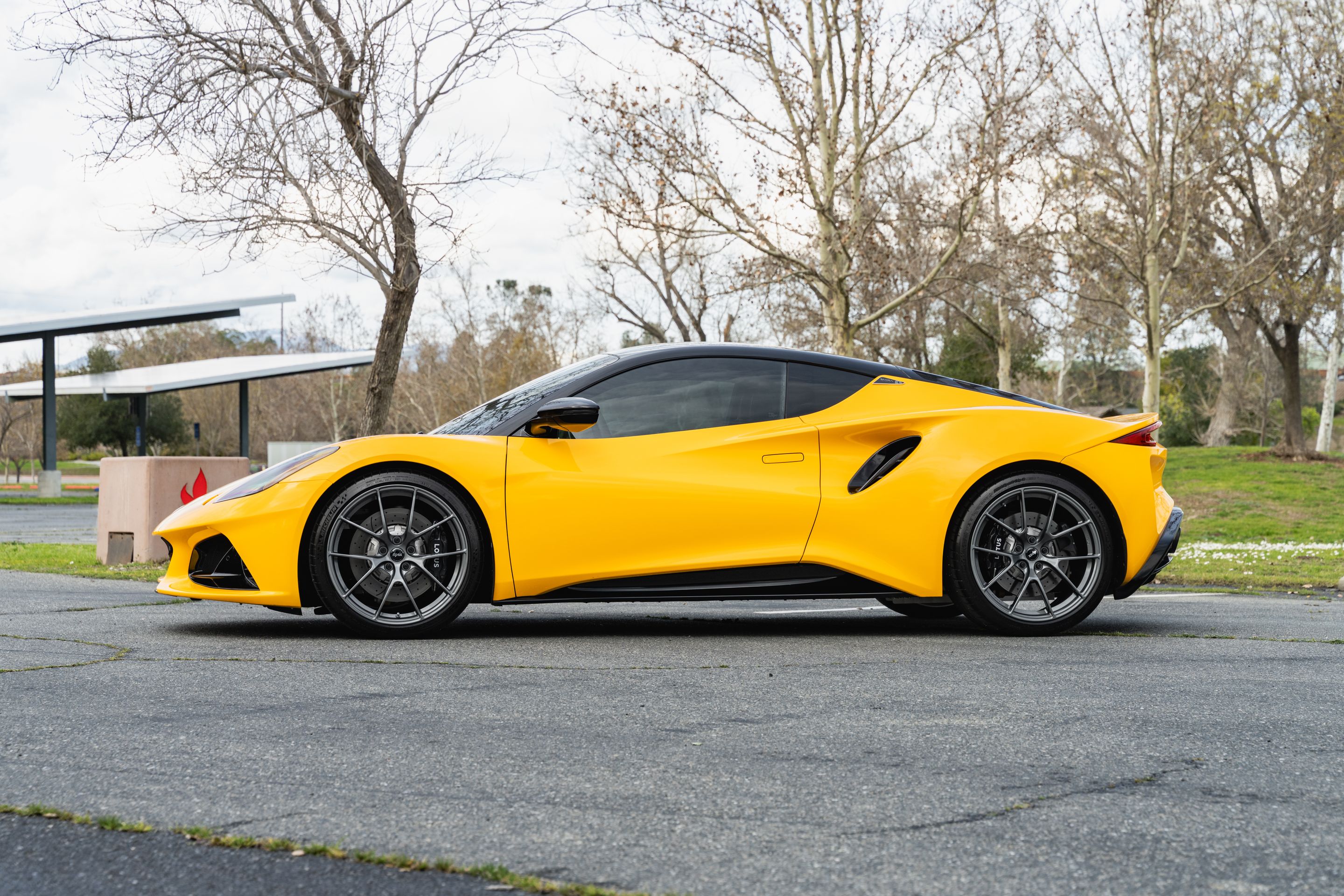 Yellow Lotus Emira with 20" VS-5RS Apex wheels in Anthracite