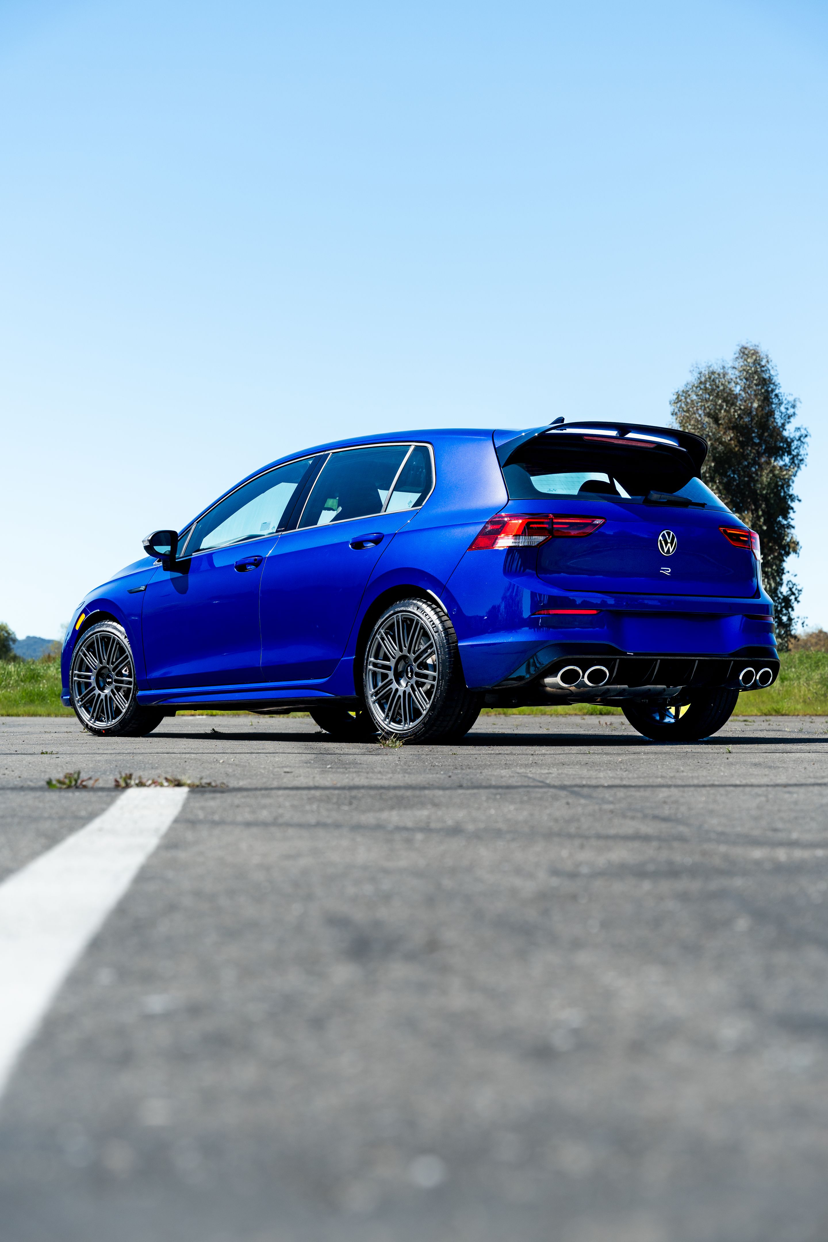 Blue VW MK8 Golf R with 18" TC-10RT Apex wheels in Anthracite