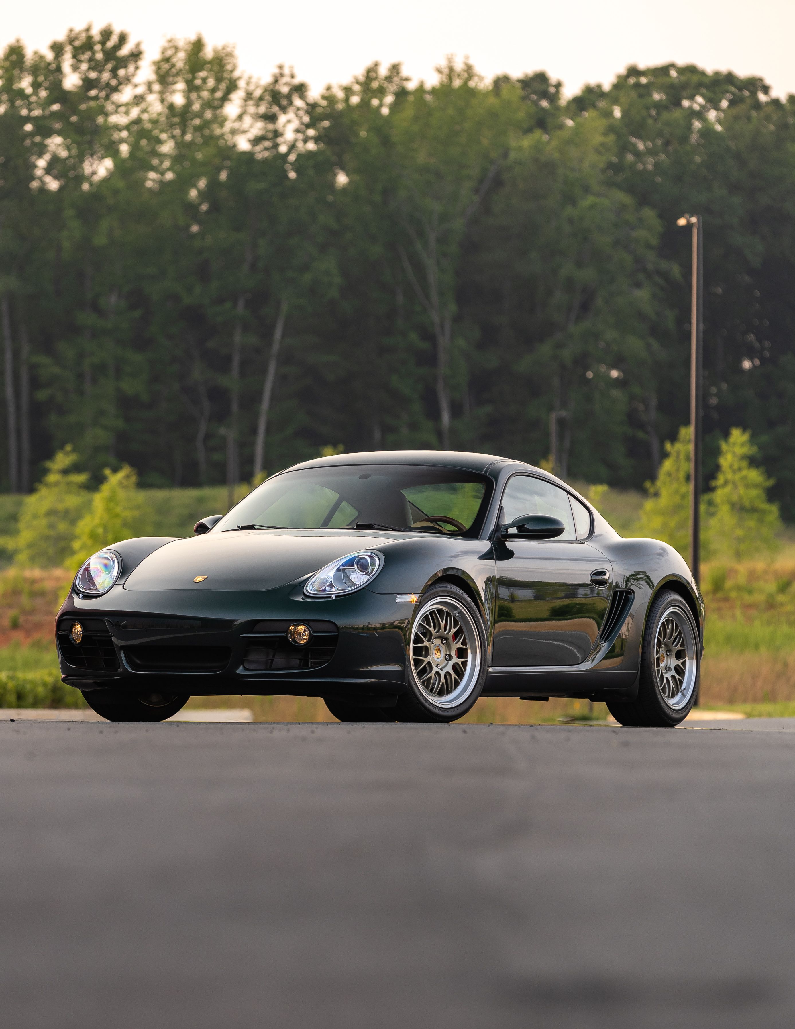 Green Porsche 987 Cayman S with 18" ML-10RT Apex wheels in Machined Lip Gloss Motorsport Gold