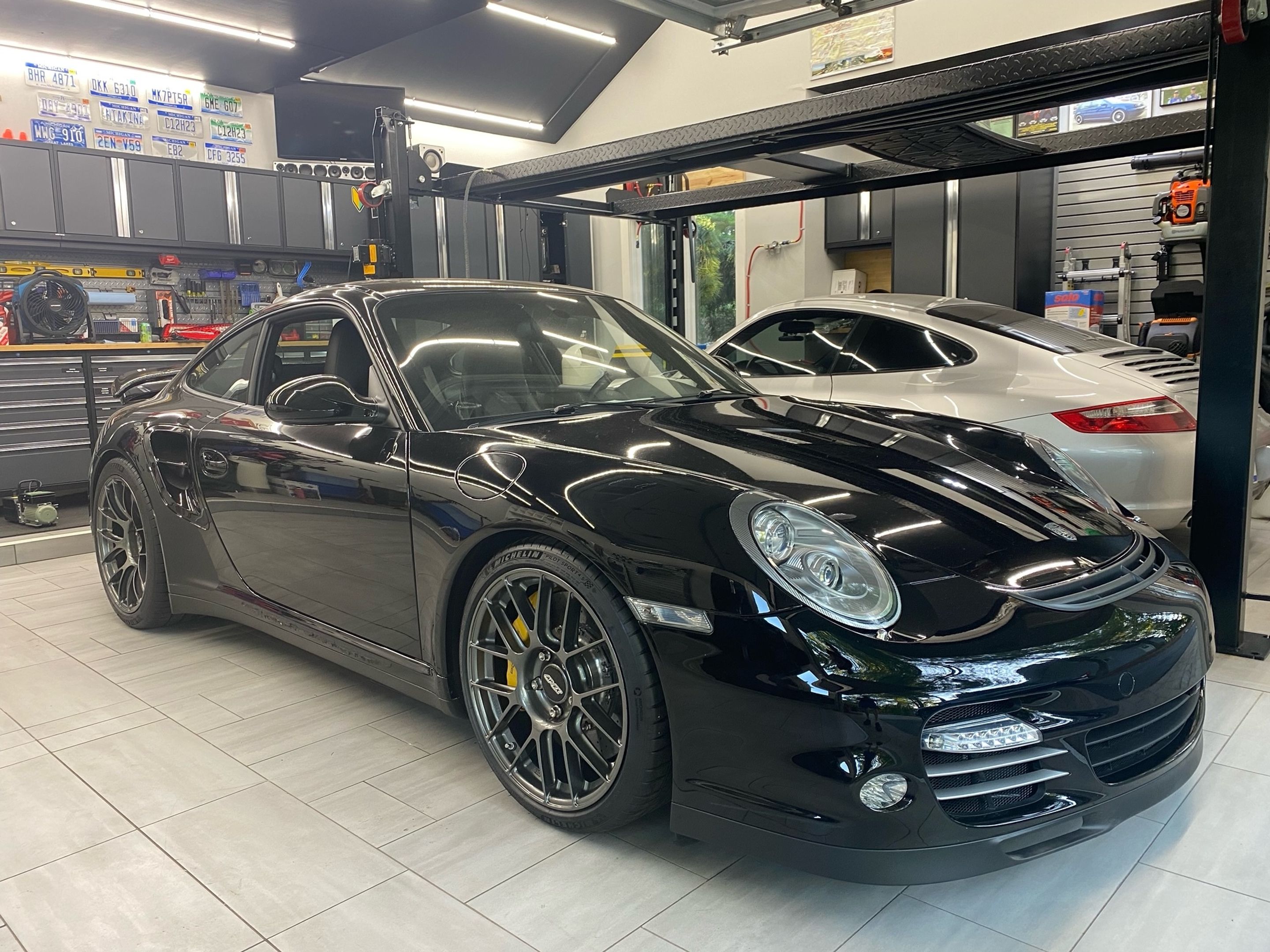 Black Porsche 911 997 Turbo S with 19" EC-7RS Apex wheels in Anthracite