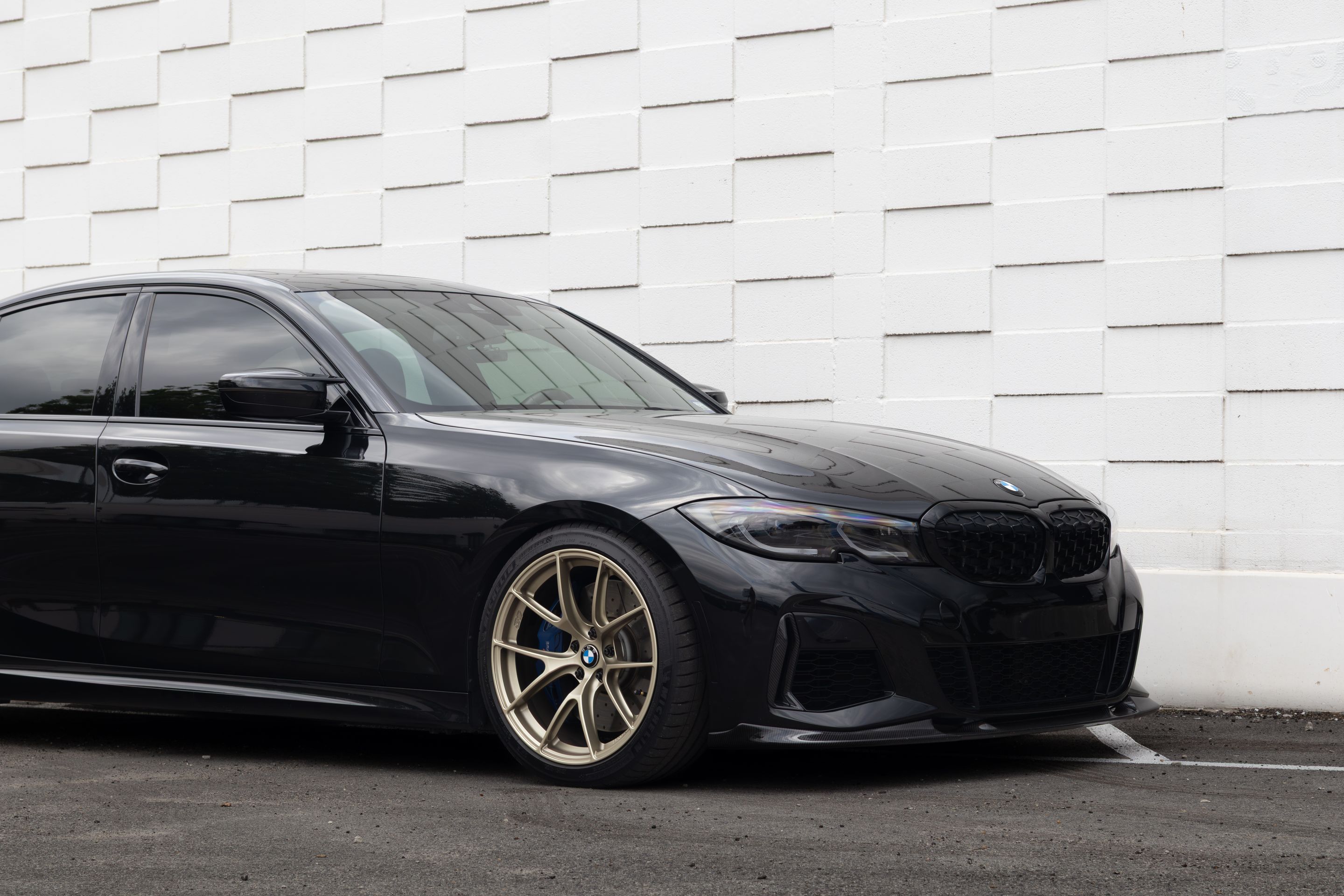 Black BMW G20 Sedan 3 Series with 19" VS-5RS Apex wheels in Motorsport Gold