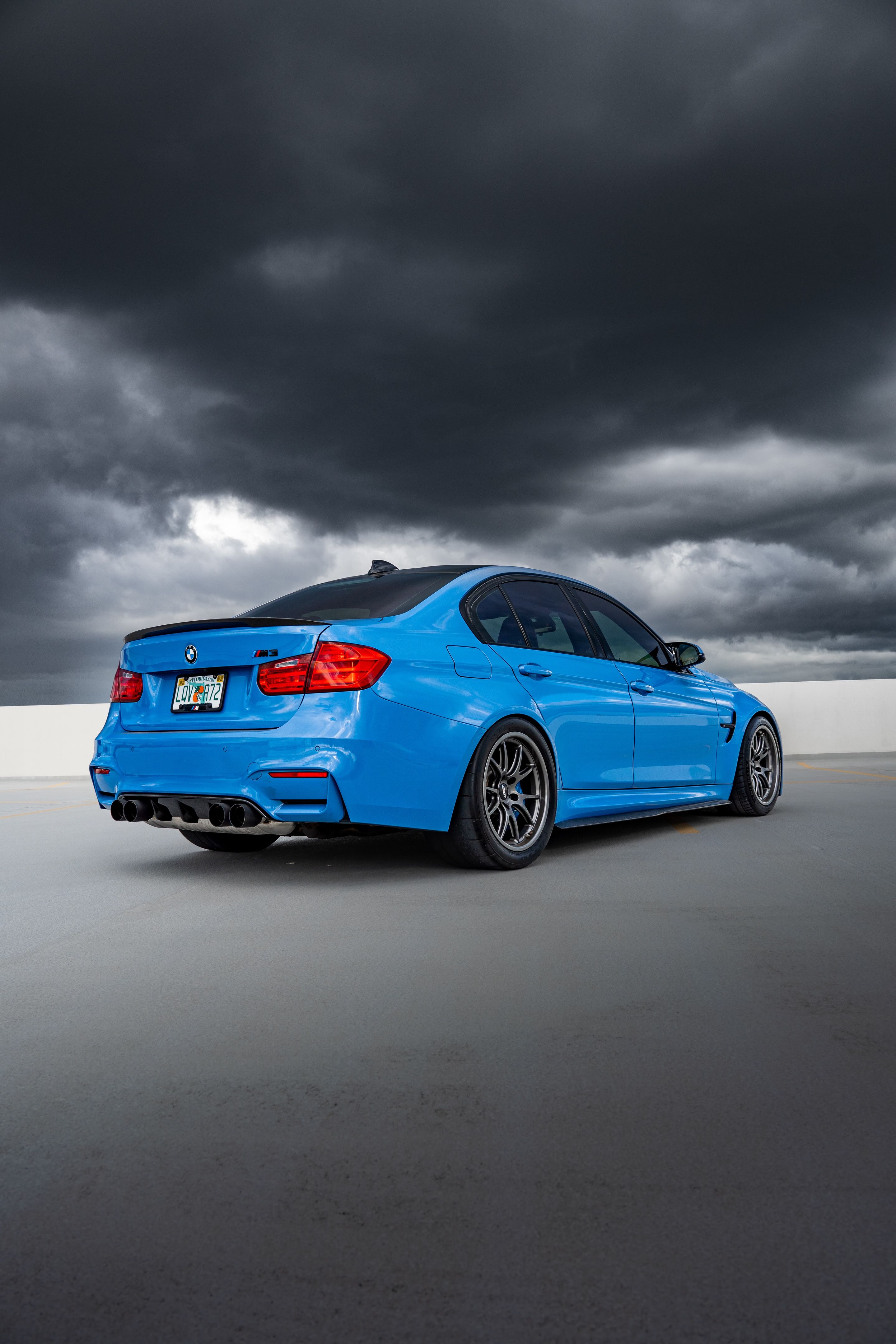 Blue BMW F80 M3 with 18" FL-5 Apex wheels in Anthracite