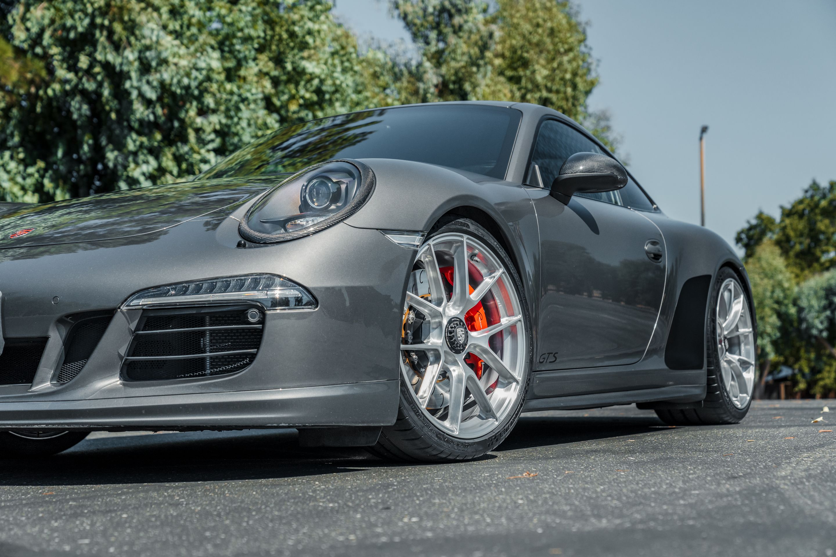 Grey Porsche 911 991.1 Carrera GTS with 20" VS-5RS Apex wheels in Brushed Clear