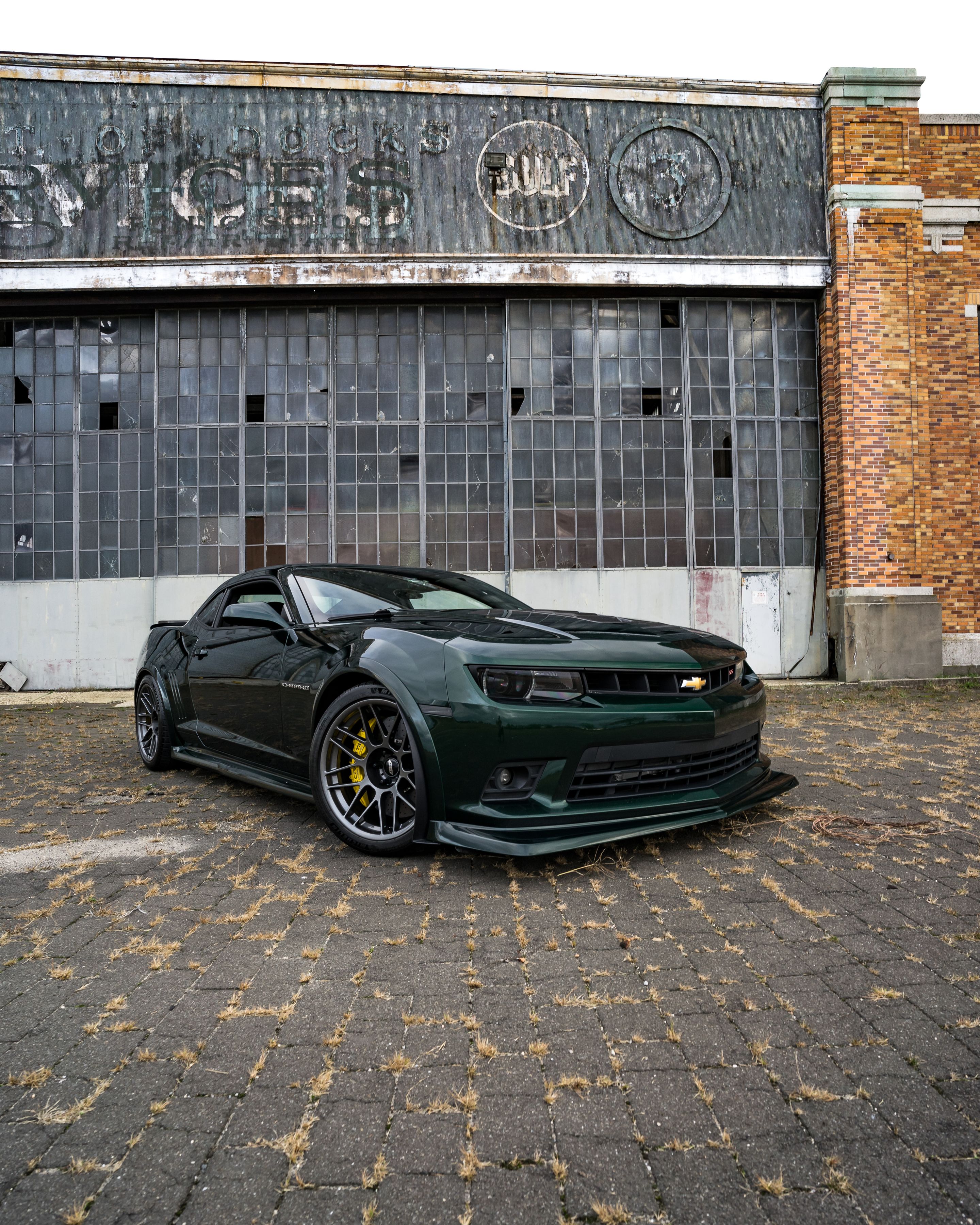 Green Chevrolet 5th Gen Camaro SS with 19" ARC-8 Apex wheels in Anthracite