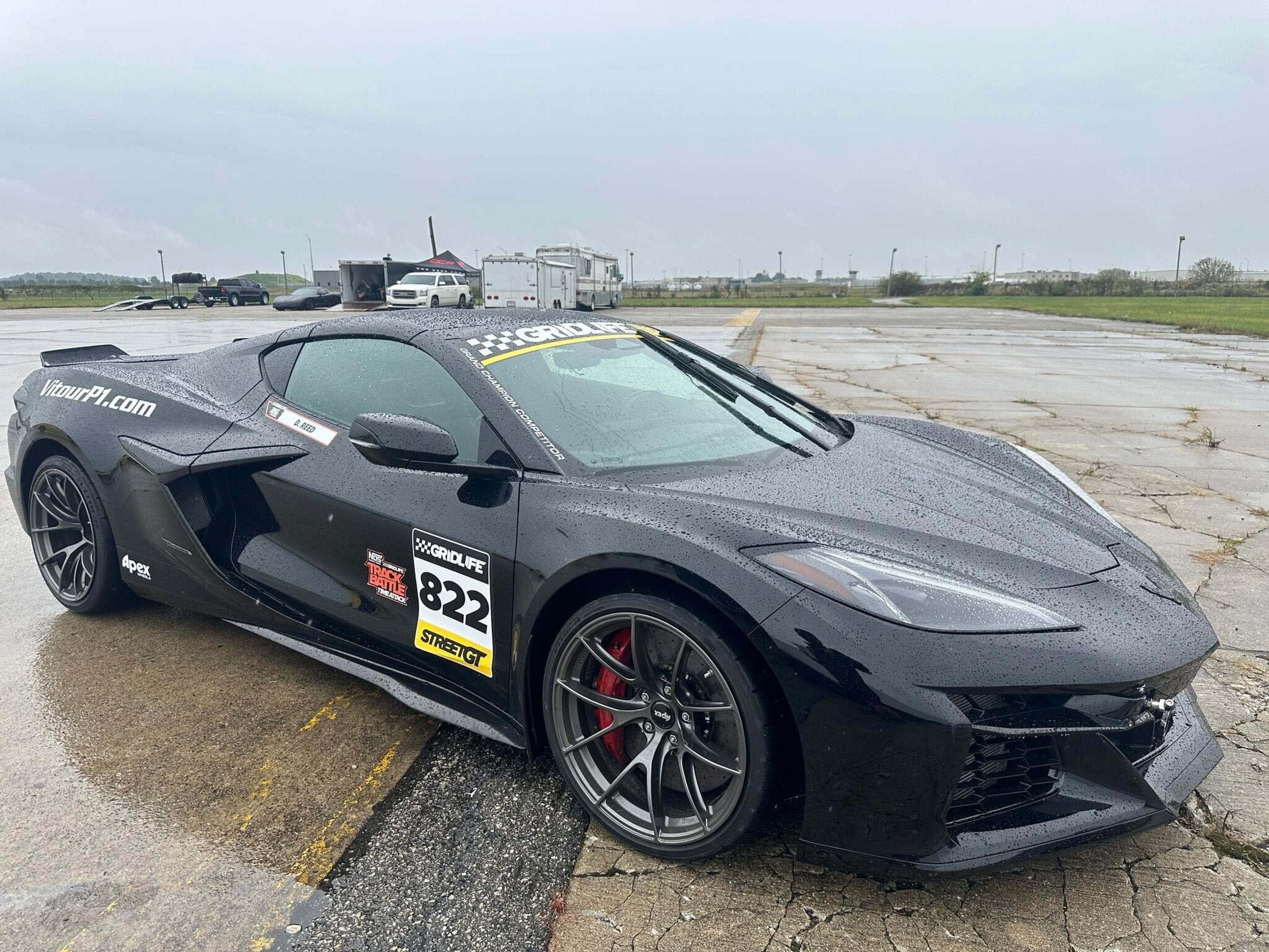 Black Chevrolet C8 Corvette E-Ray with 19" VS-5RS Apex wheels in Anthracite