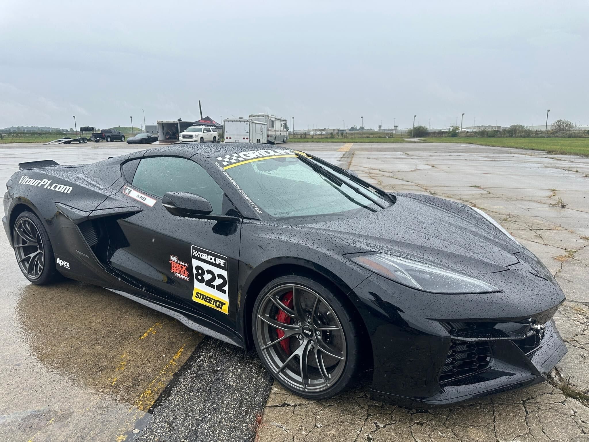 Black Chevrolet C8 Corvette E-Ray with 19" VS-5RS Apex wheels in Anthracite