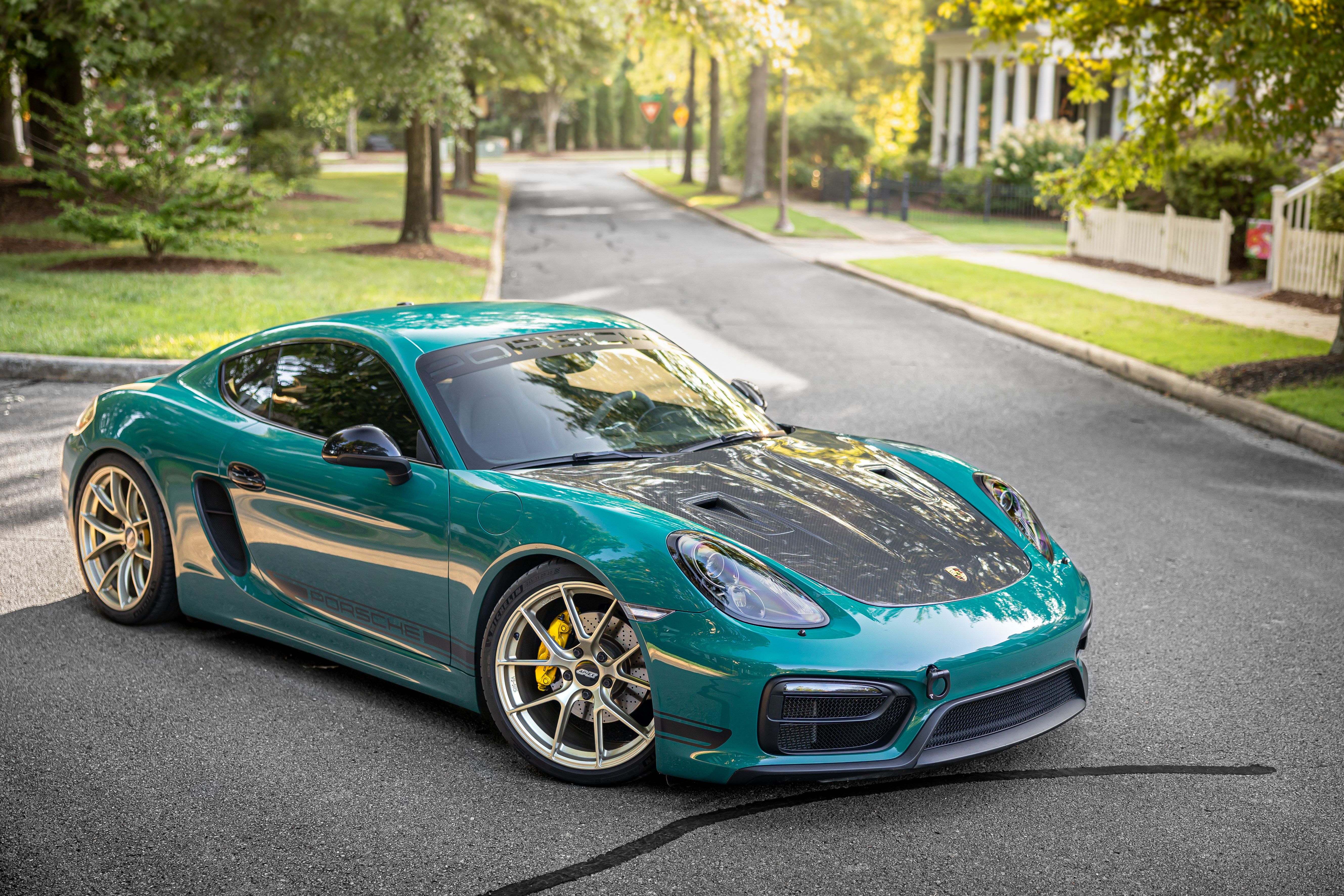 Porsche 981 Cayman GTS with 20