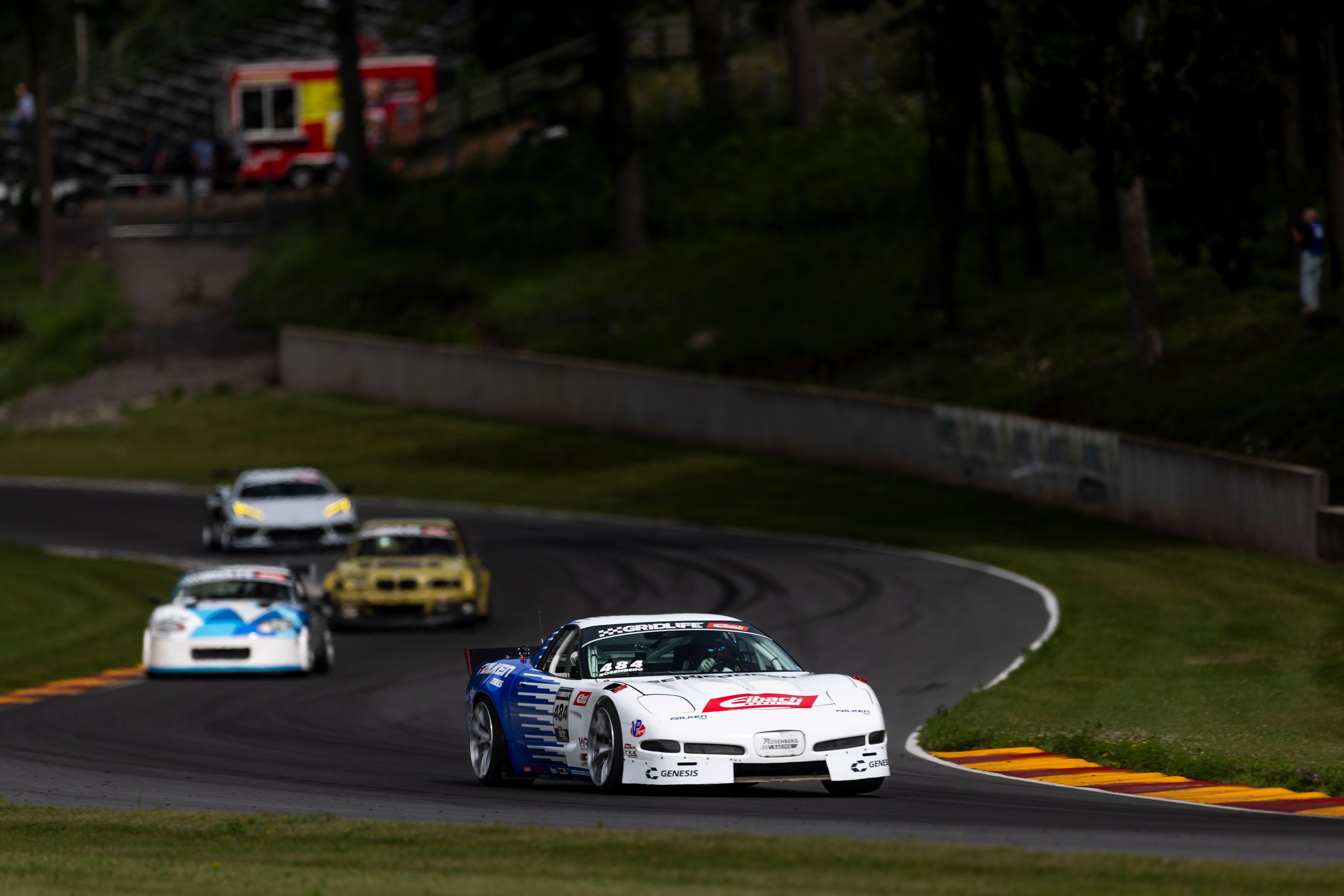 White Chevrolet C5 Corvette Z06 with 19" VS-5RS Apex wheels in Brushed Clear