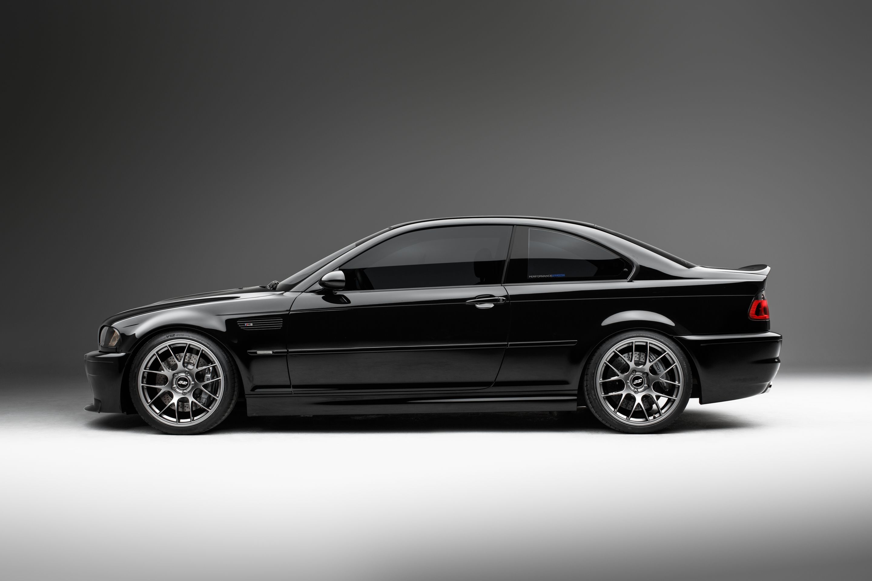 Blue BMW E46 M3 with 19" EC-7 Apex wheels in Anthracite