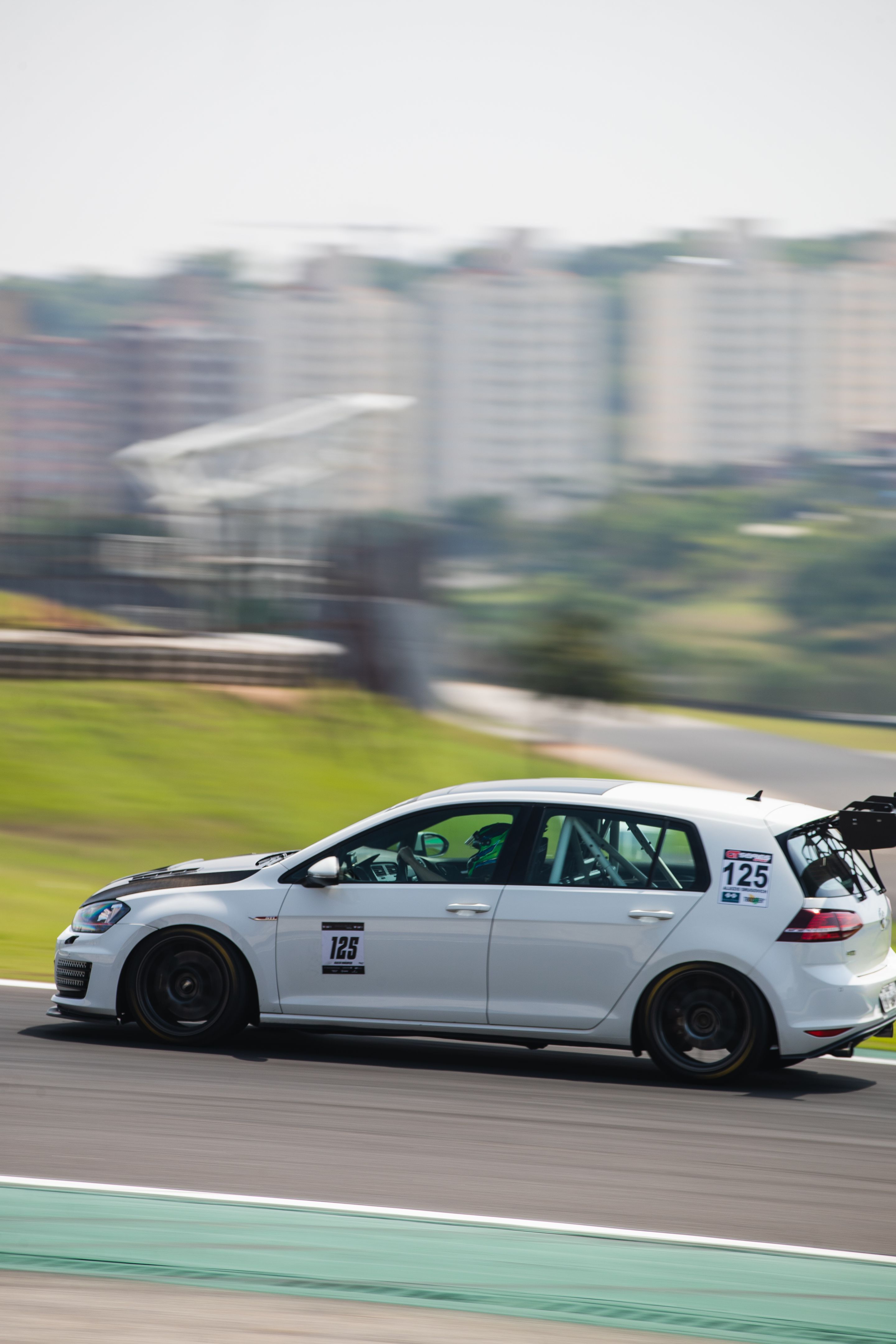 White VW MK7 GTI with 18" SM-10 Apex wheels in Anthracite