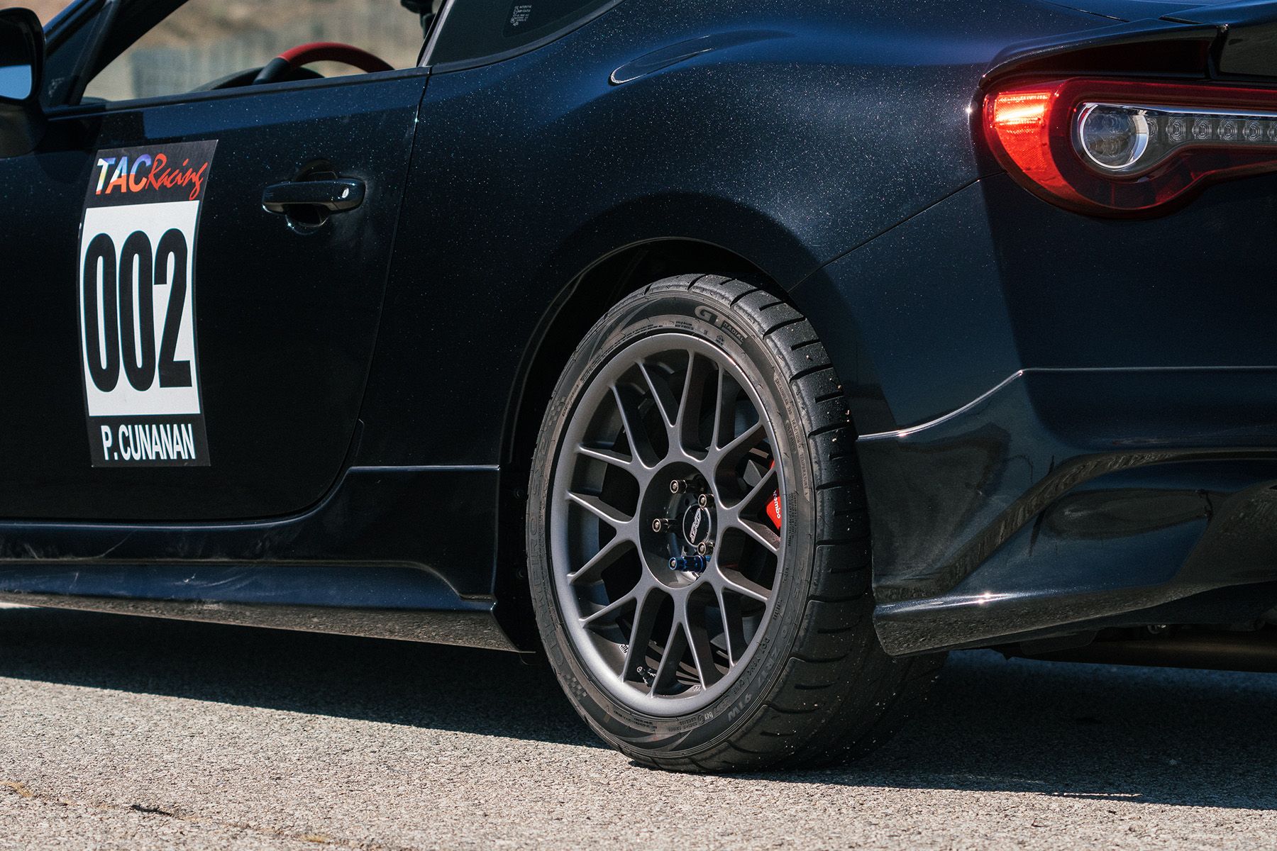Black Toyota 86 / GT86 / FT86 with 17" ARC-8 Apex wheels in Anthracite